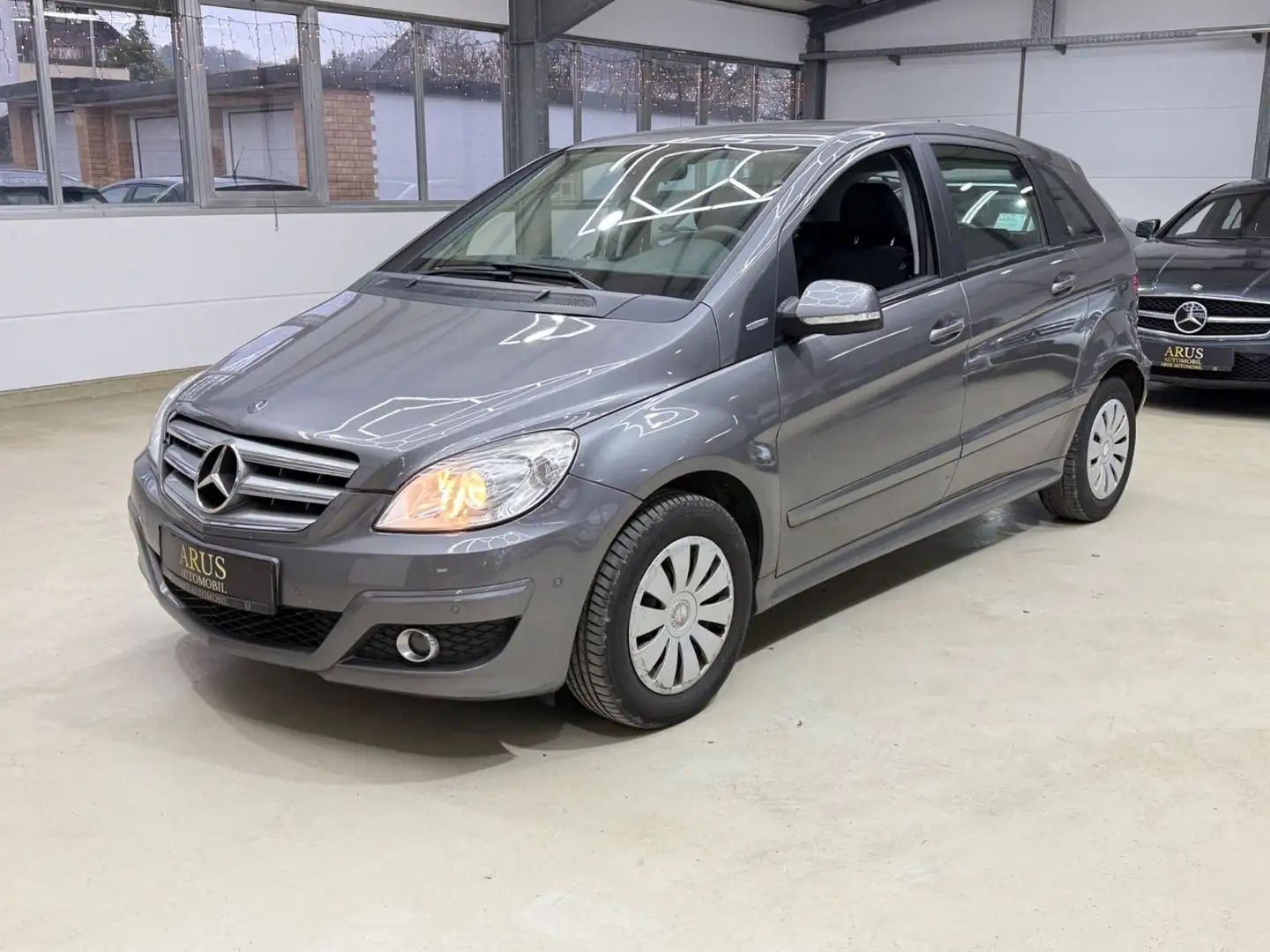 Mercedes-Benz B 180 BLUEEFICIENCY-PDC-SHZ-KLM-1 HAND-TÜV NEU Grau - 1