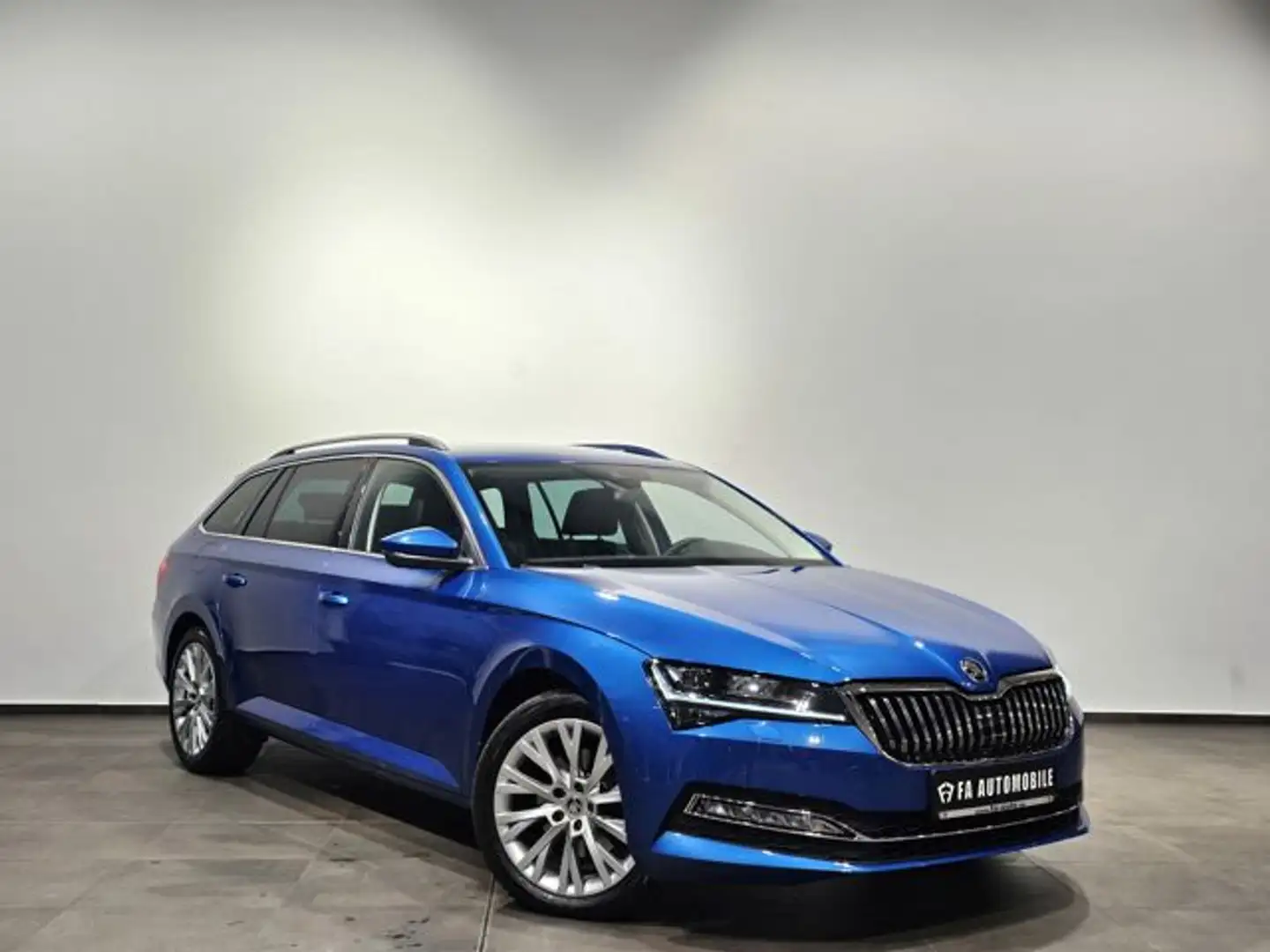 Skoda Superb Sport Matrix Navi Virtual Kameras AHK ACC Blau - 2