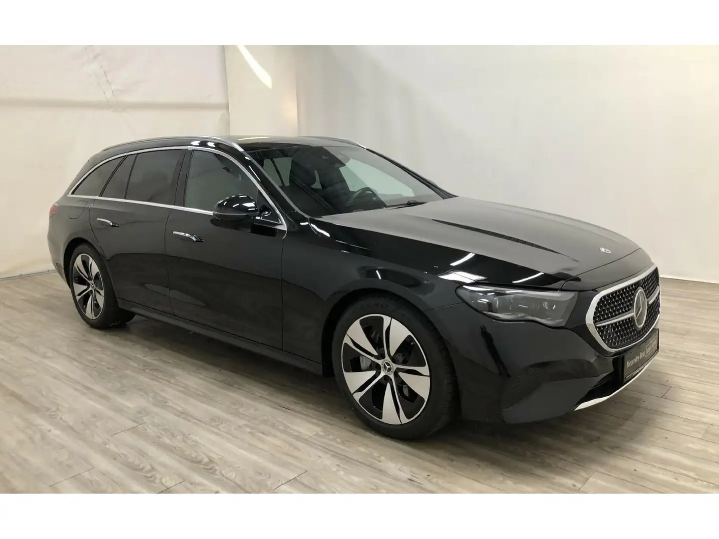 Mercedes-Benz E 300 eT AVANTGARDE Pano*AHK*Distr*HUD*Burmester Schwarz - 2