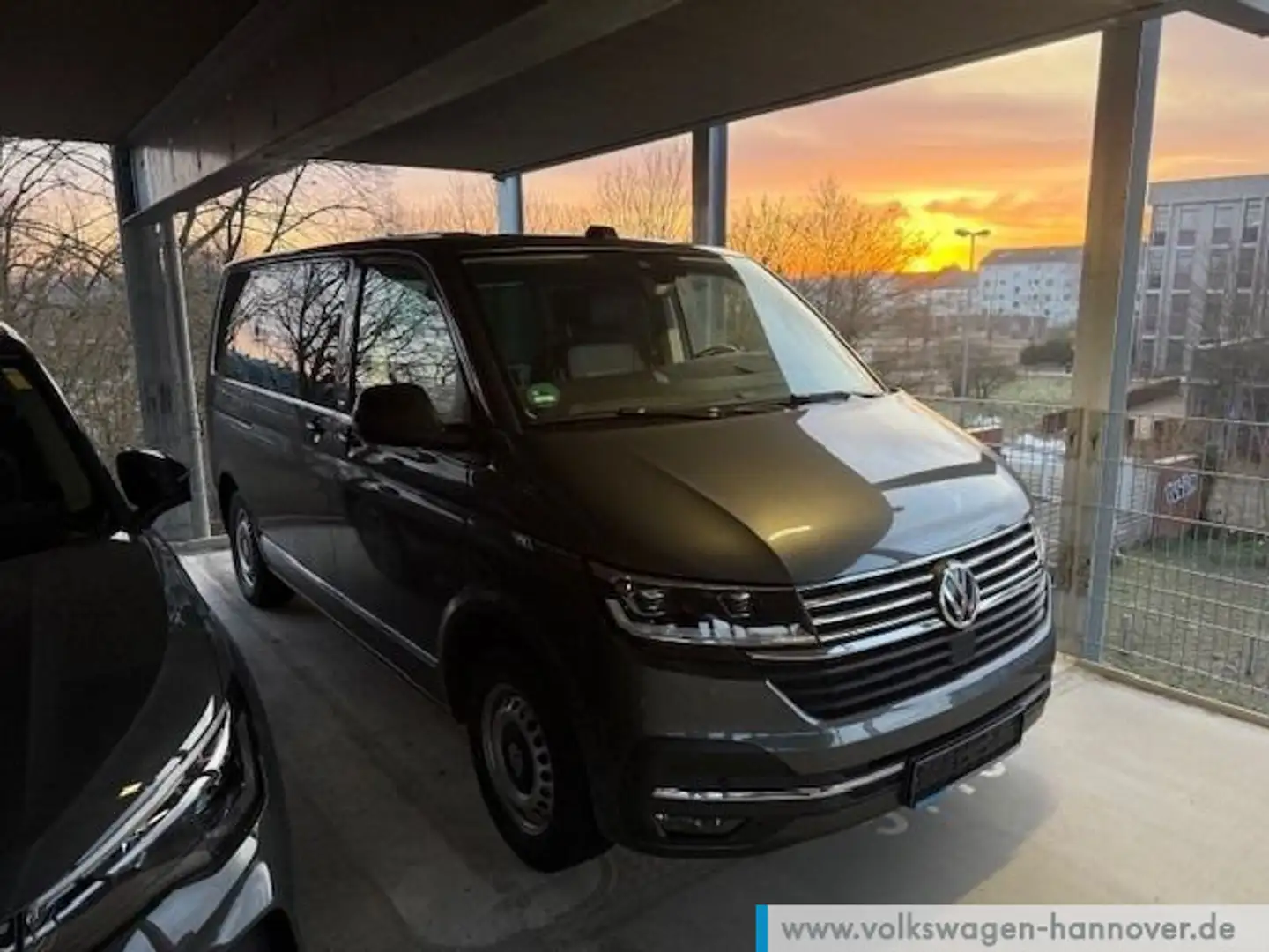 Volkswagen T6.1 Multivan 2.0 TDI DSG Generation Six Navi LE Grau - 1