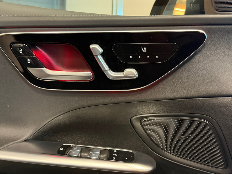 Mercedes-Benz C 300 e AMG Night Pano Memory 360Cam. Headup — photo 26