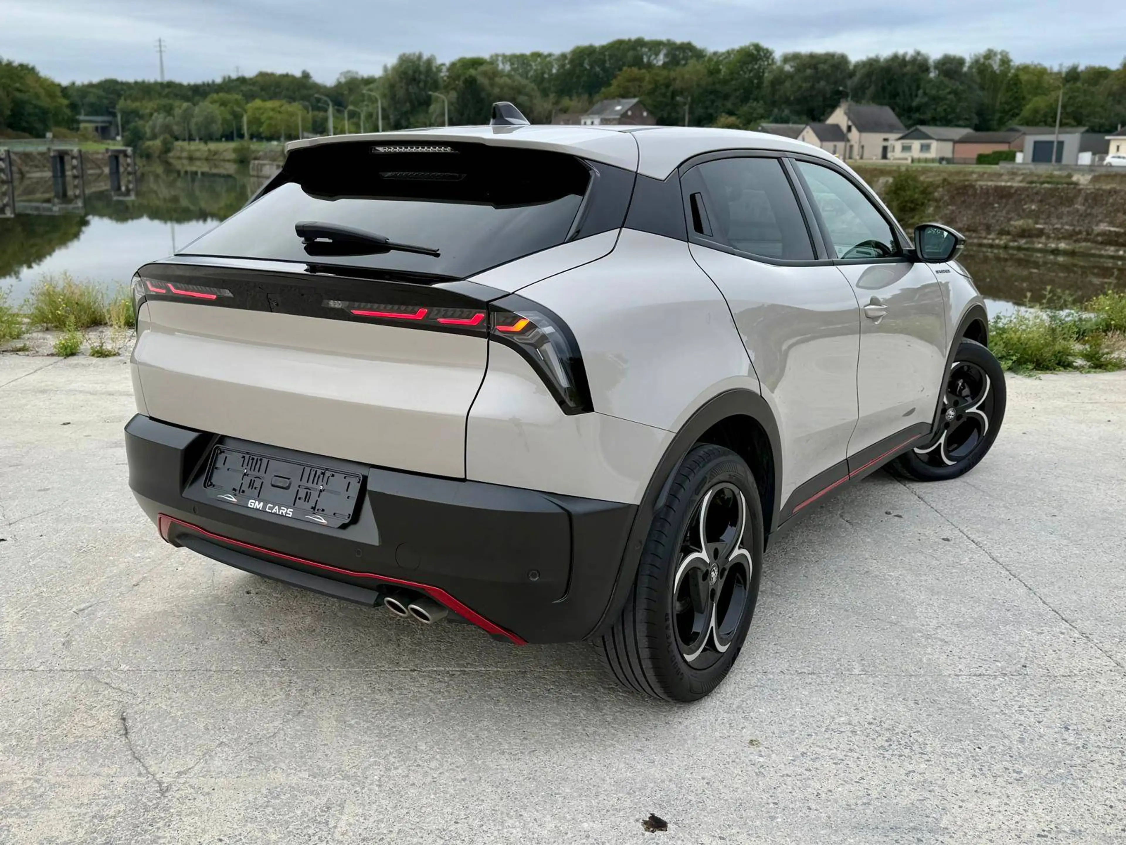 Alfa Romeo Junior 1.2Hybrid*Speciale*LED*CarPlay*Automatic — photo 4