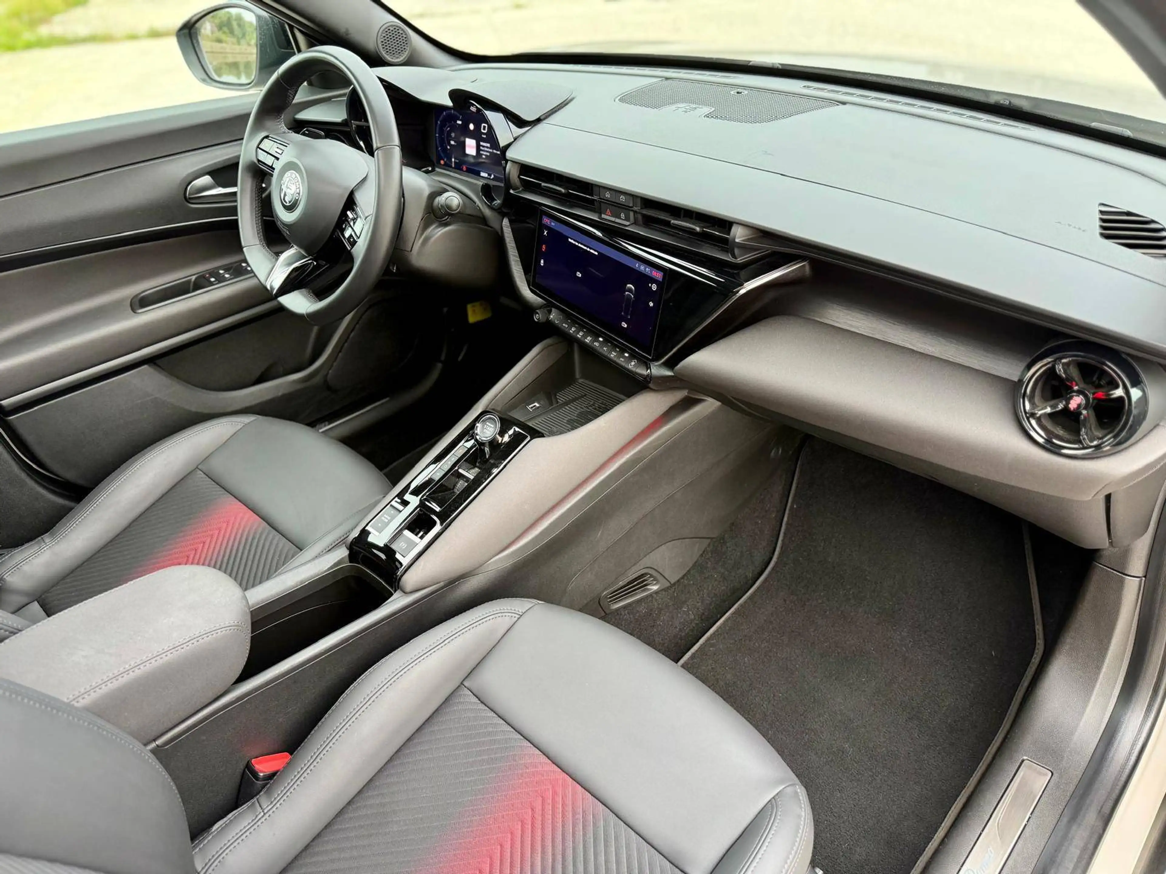 Alfa Romeo Junior 1.2Hybrid*Speciale*LED*CarPlay*Automatic — photo 13