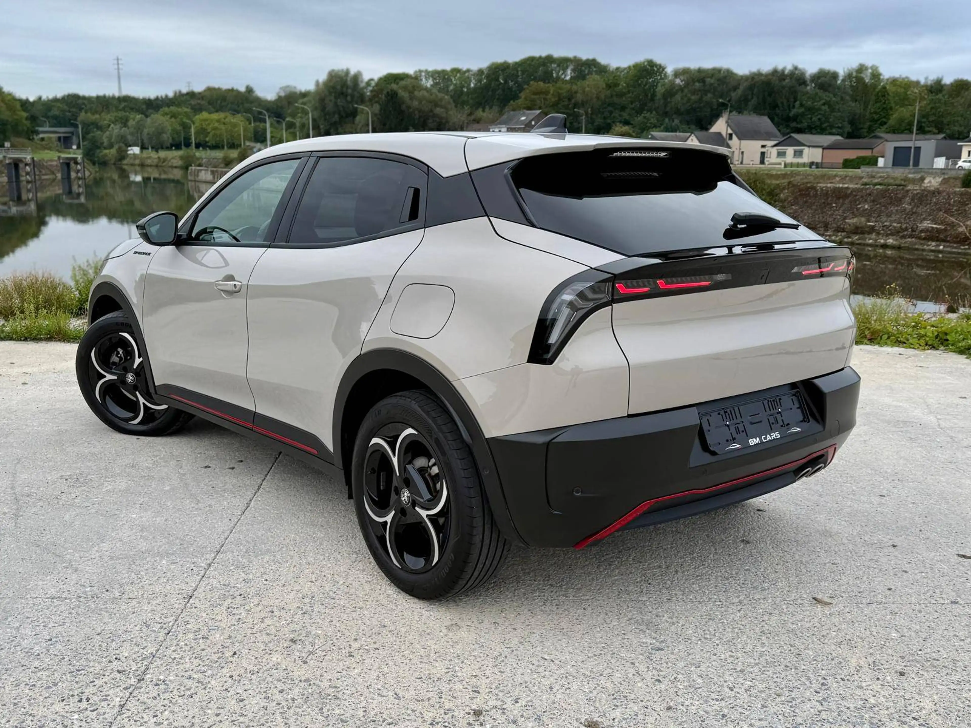 Alfa Romeo Junior 1.2Hybrid*Speciale*LED*CarPlay*Automatic — photo 2