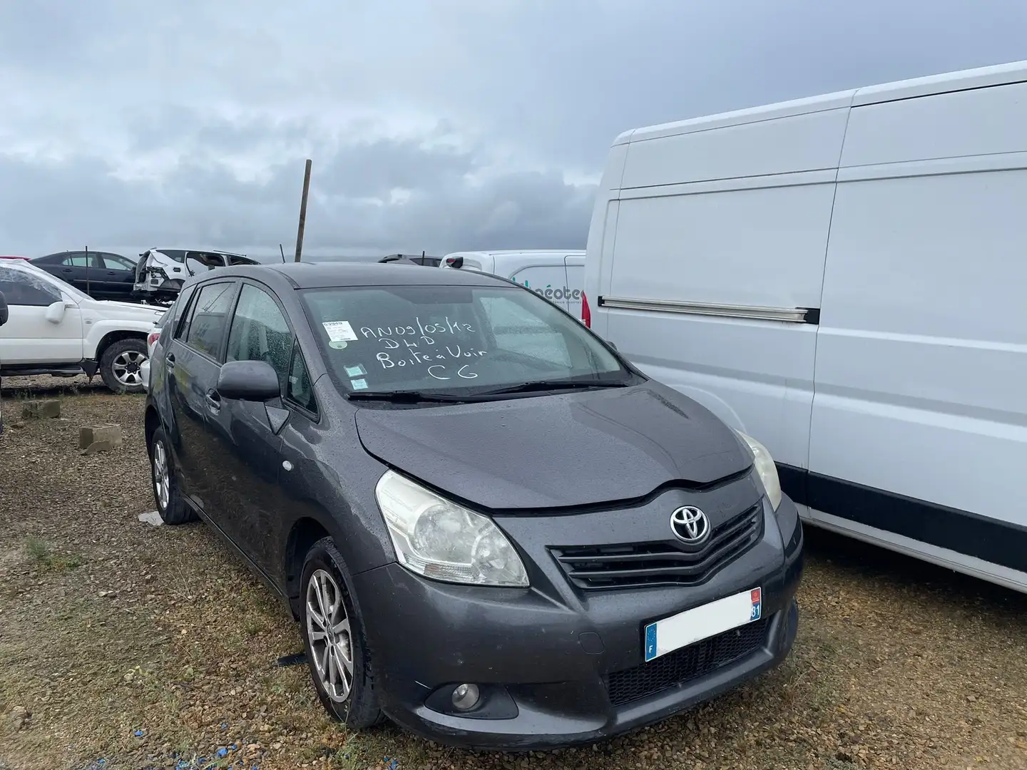 Toyota Verso 2.0 D4-D 126 / CE288 Gris - 1