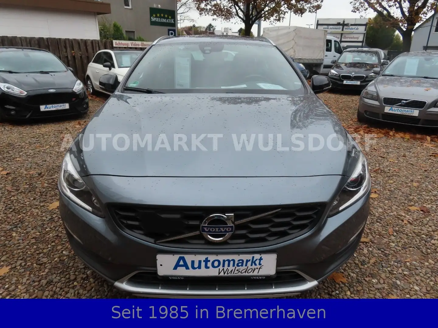 Volvo V60 Cross Country,2,4D,5-Zyl, AWD,1Hd,Scheckheft Grau - 2