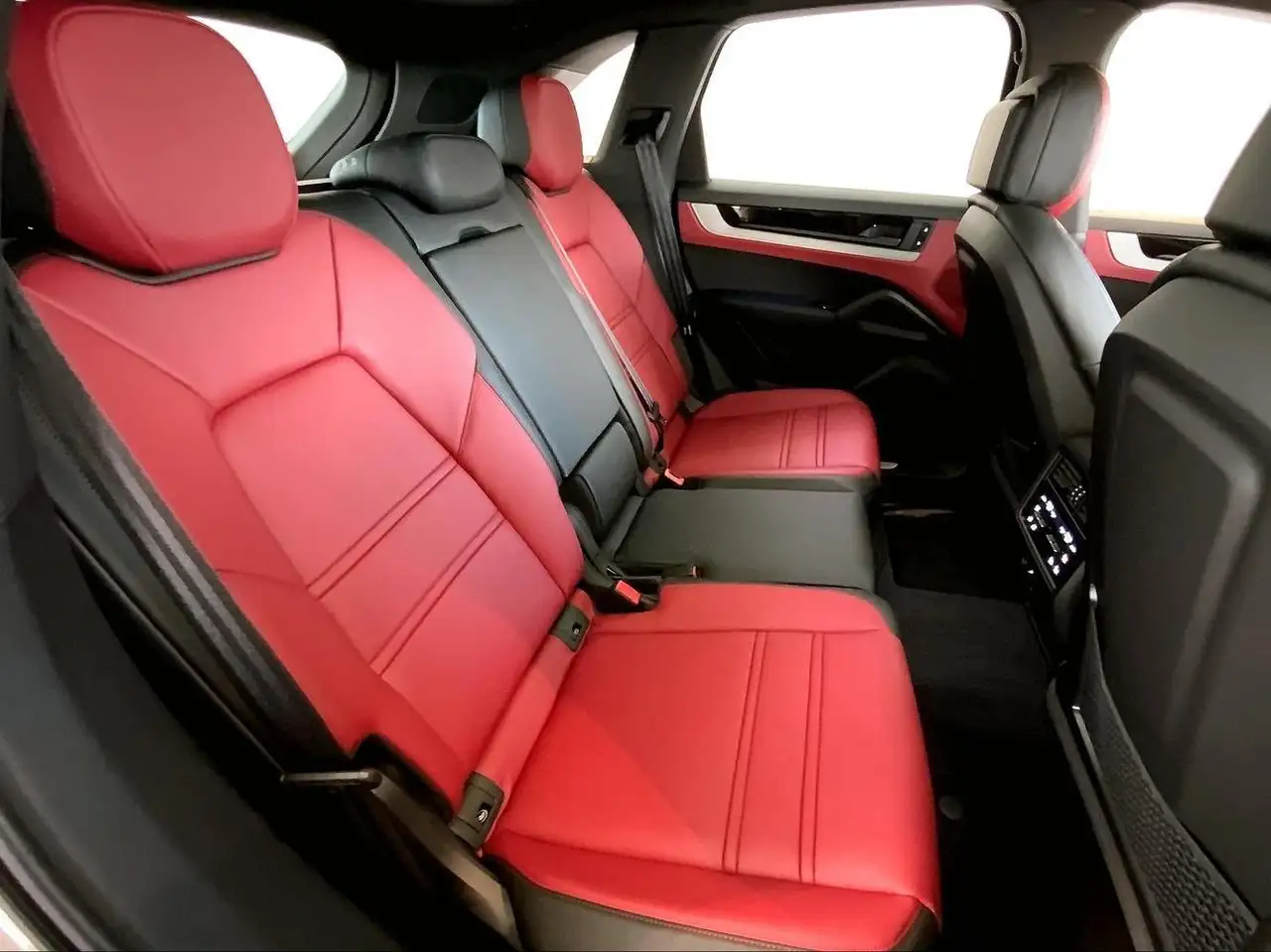 Porsche Cayenne снимка Porsche Cayenne