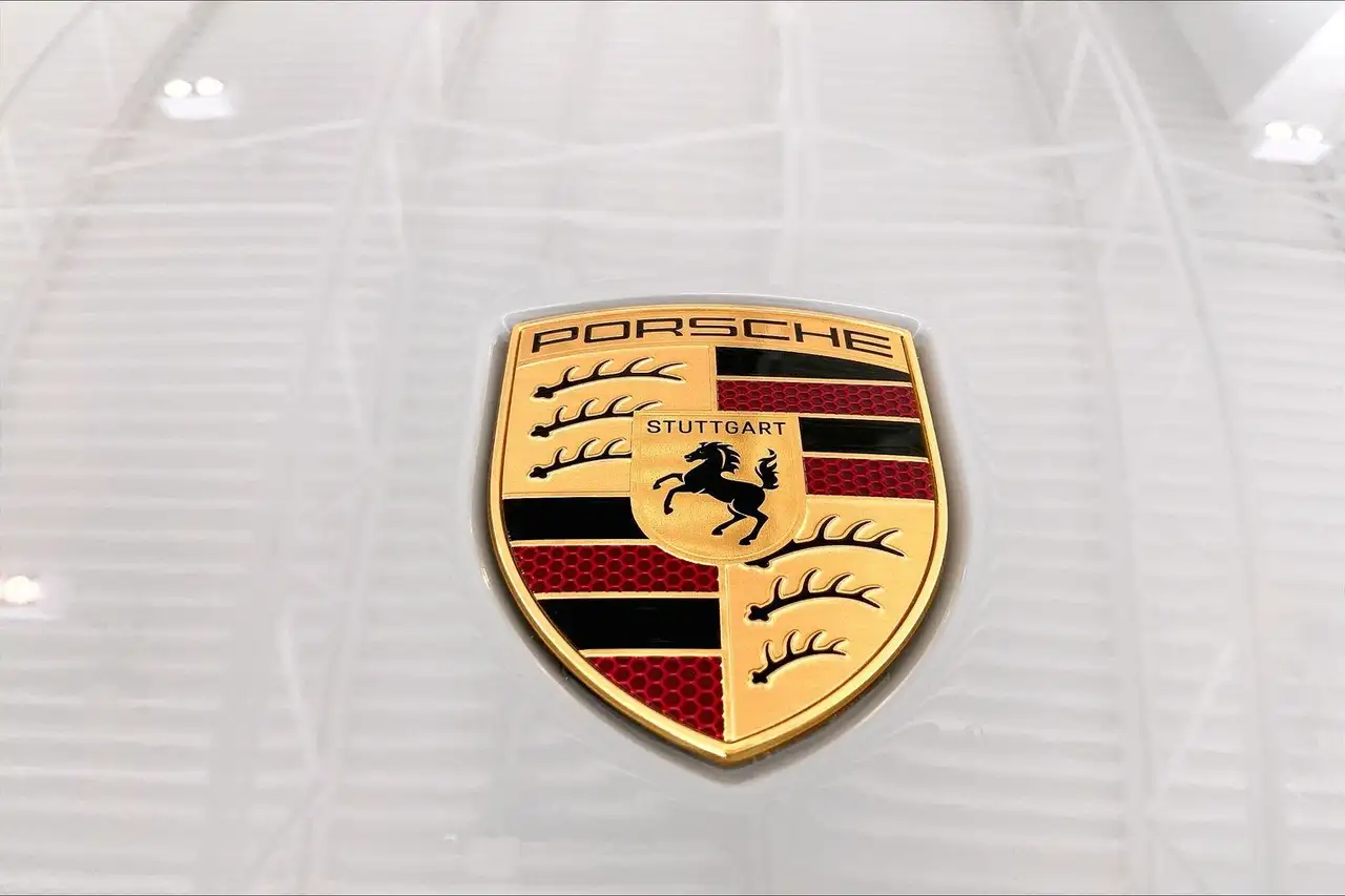 Porsche Cayenne снимка Porsche Cayenne