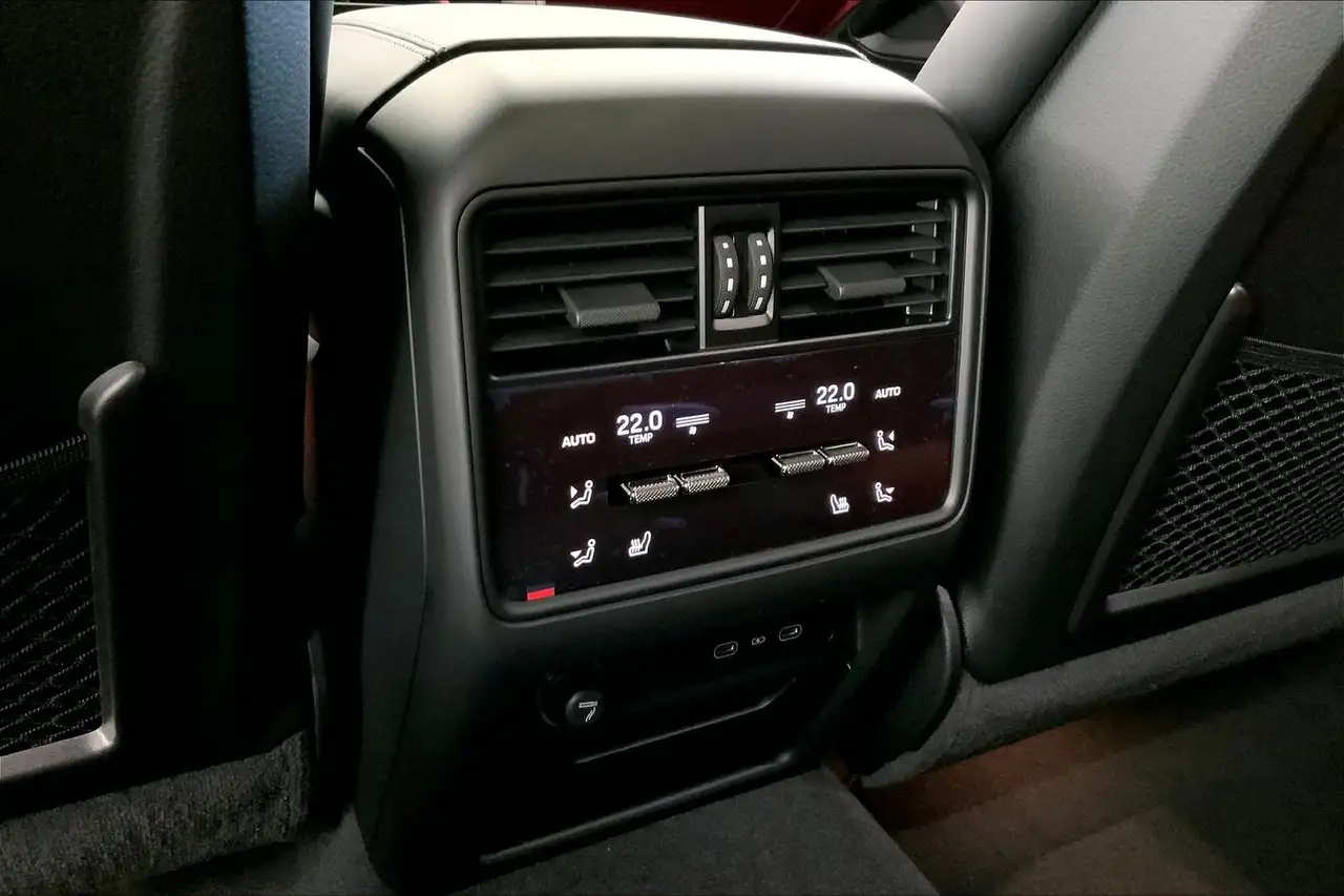 Porsche Cayenne снимка Porsche Cayenne