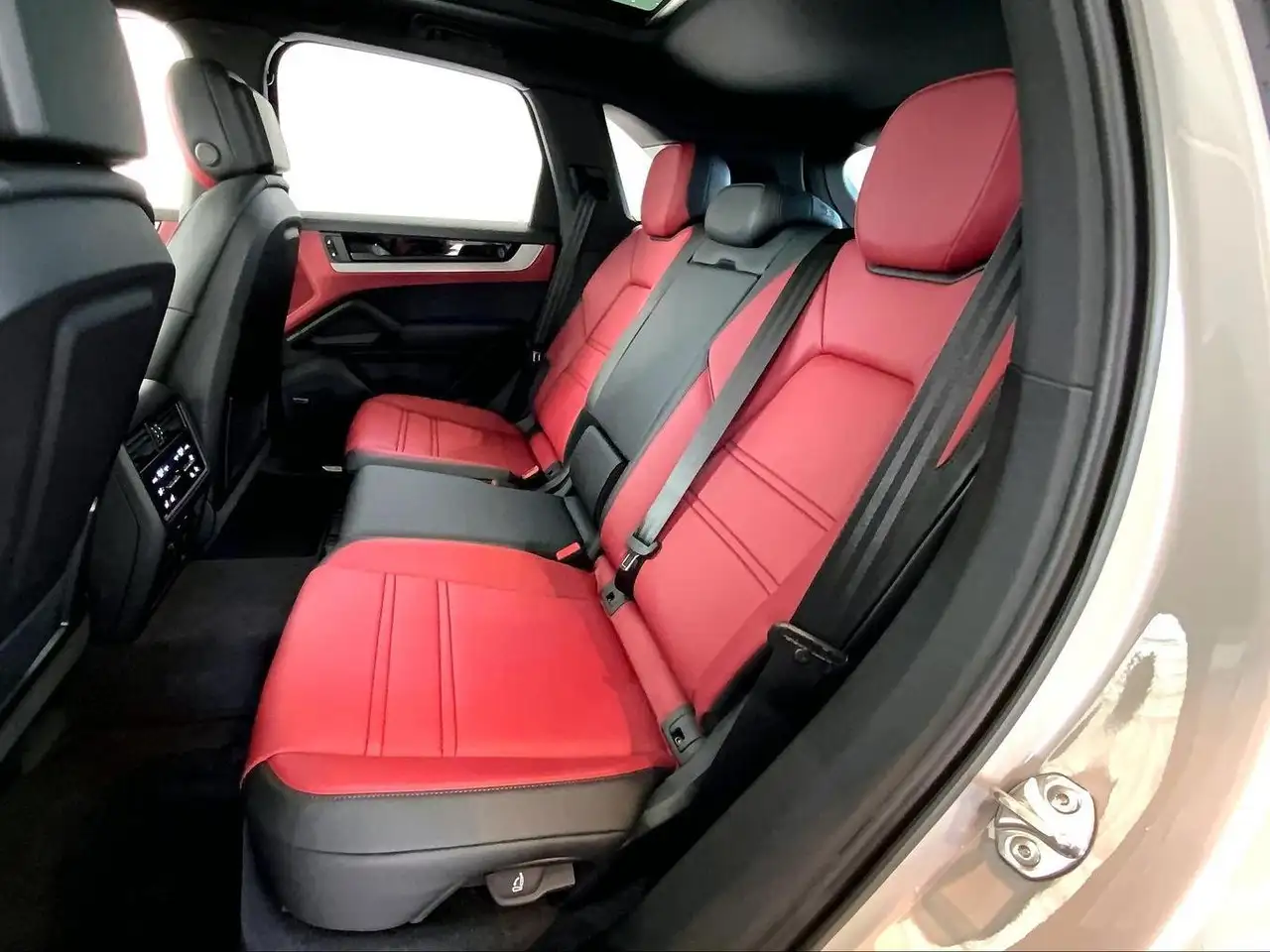 Porsche Cayenne снимка Porsche Cayenne