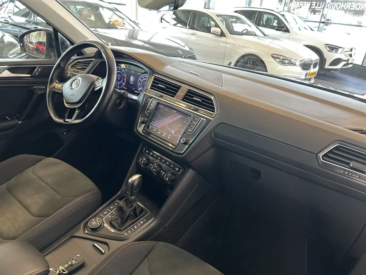Volkswagen Tiguan 2.0 TSI 4Motion R-Line | Digital dashboard | Adapt Grijs - 2