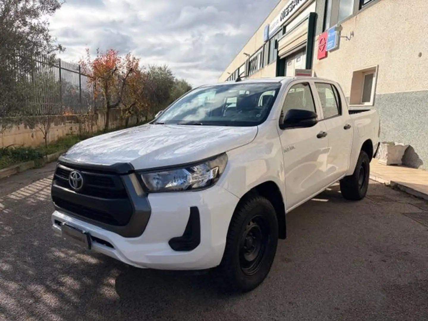 Toyota Hilux 2.4 D-4D 4WD 4 porte Double Cab Comfort Blanc - 1