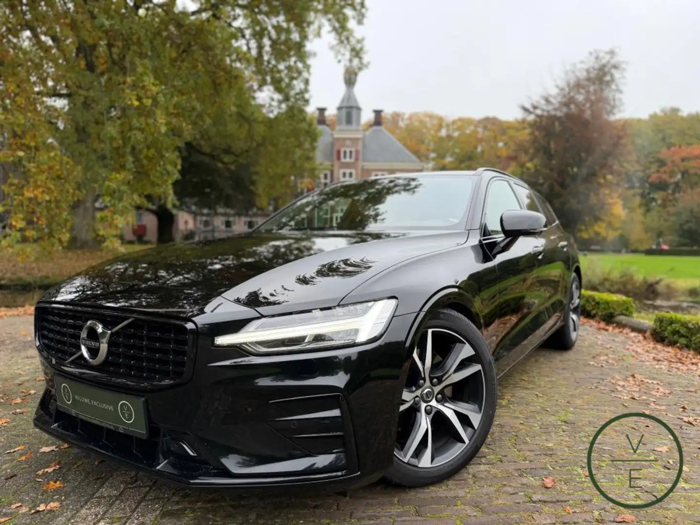 Volvo V60 2.0 B3 R-Design | Camera | Memory | Navi | Dealer Zwart - 1