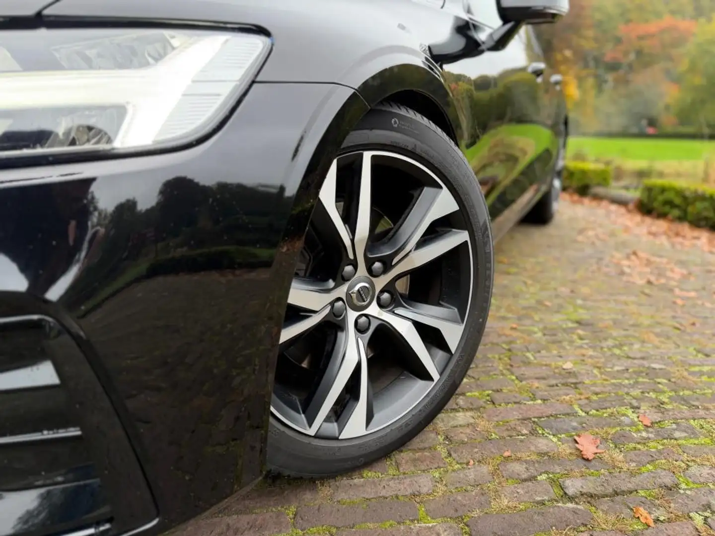 Volvo V60 2.0 B3 R-Design | Camera | Memory | Navi | Dealer Zwart - 2