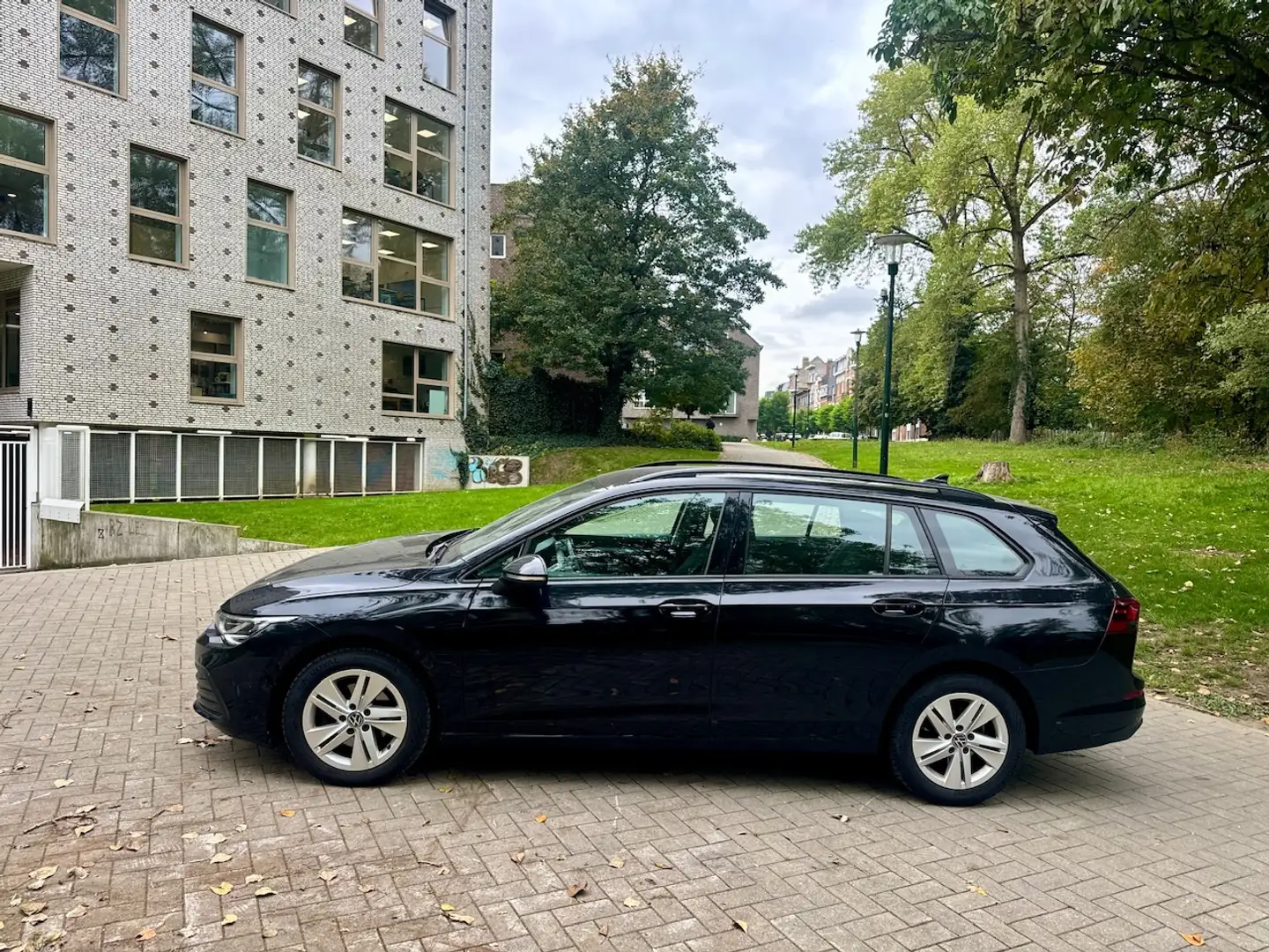 Volkswagen Golf Variant Golf SW 1.0 eTSI Life Business Premium OPF DSG Noir - 2