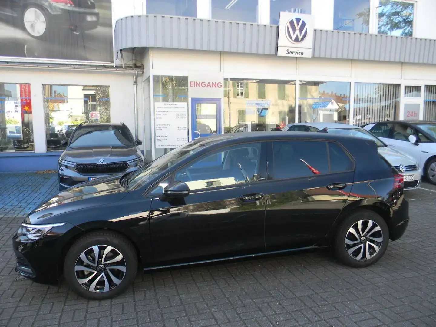 Volkswagen Golf VIII Lim. ACTIVE 1,0 TSI 6 GANG Schwarz - 1