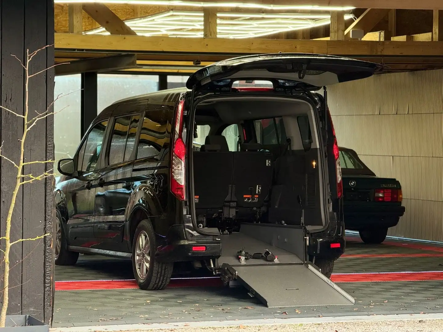 Ford Grand Tourneo Behindertengerecht-Rampe Automatik Noir - 2