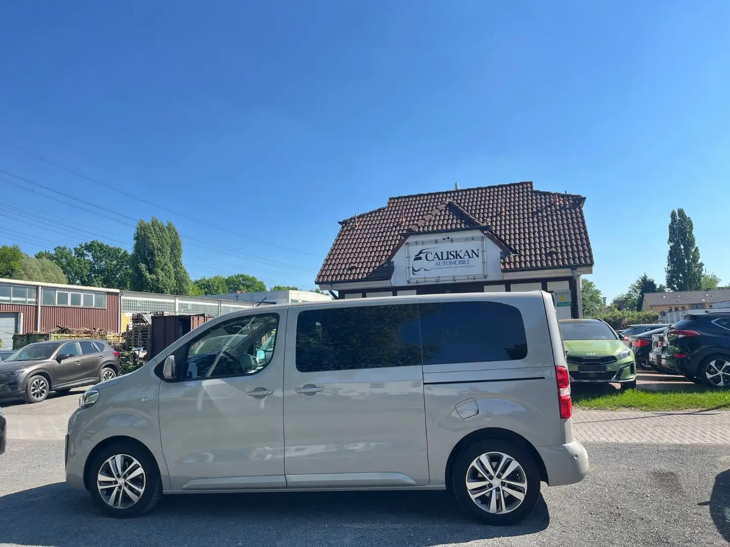 Peugeot Traveller Business VIP L2°Head-Up°7Sitze°Pano° Grau - 1