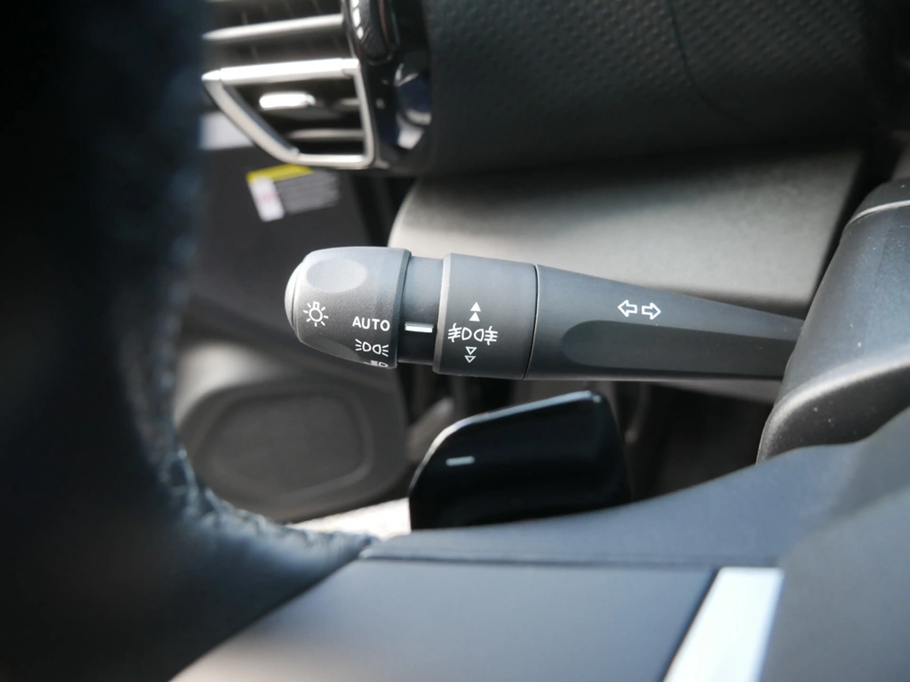 Citroen C4 PureTech 130 Max SHZ NAVI ACC HUD LED 360° — photo 14