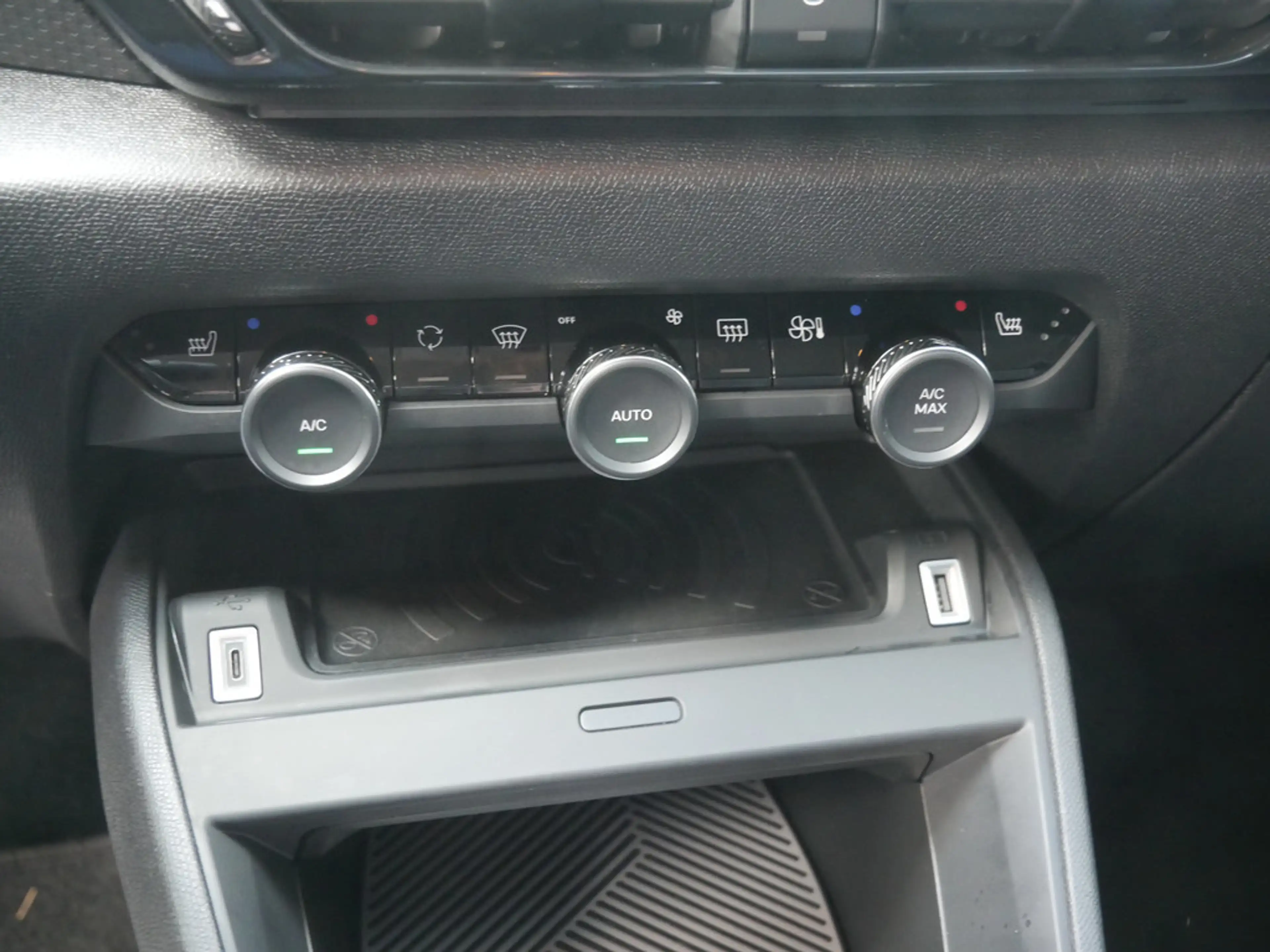 Citroen C4 PureTech 130 Max SHZ NAVI ACC HUD LED 360° — photo 12