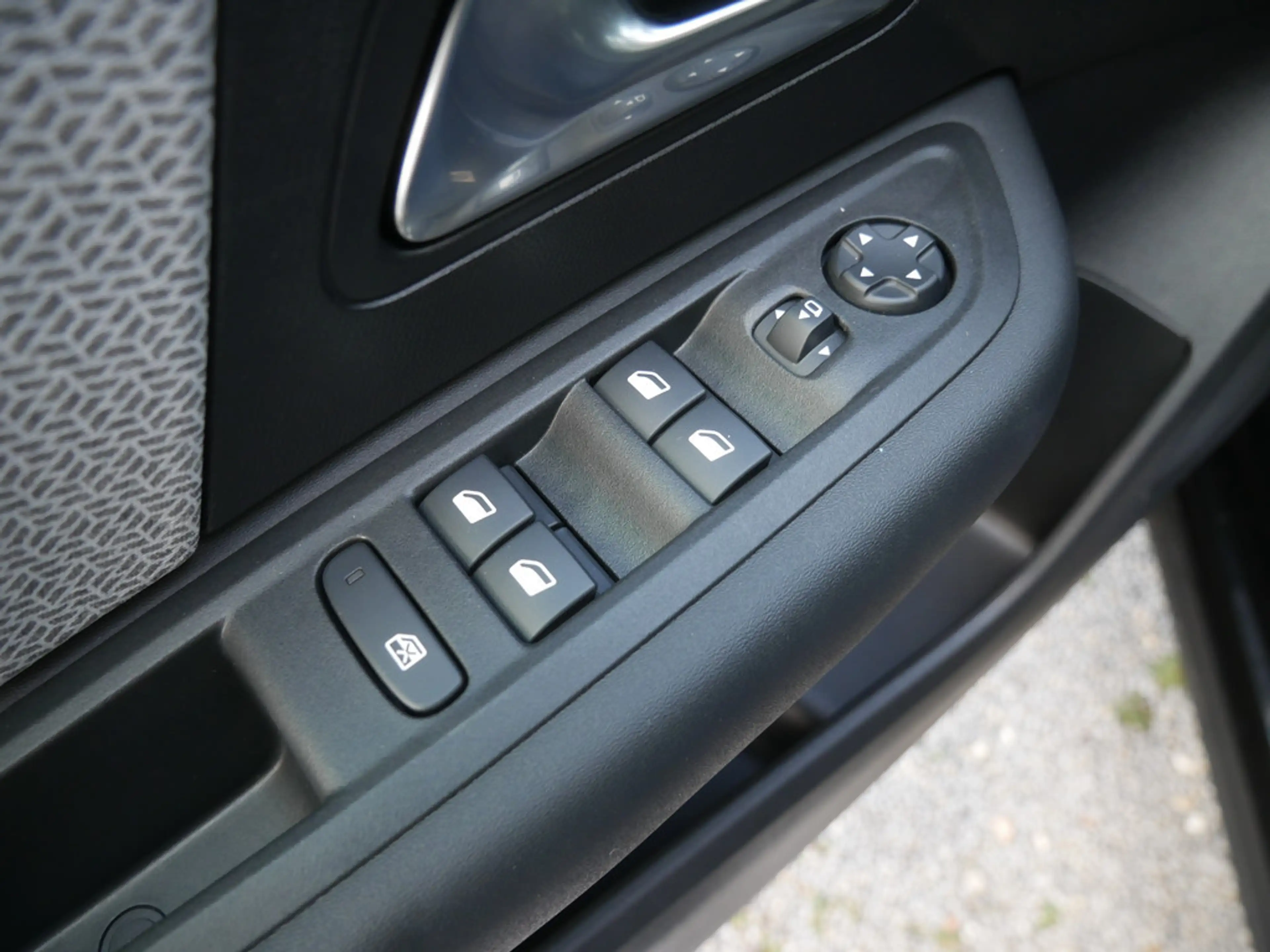 Citroen C4 PureTech 130 Max SHZ NAVI ACC HUD LED 360° — photo 7