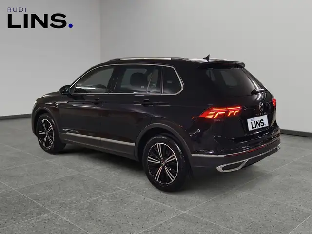 Volkswagen Tiguan view 3
