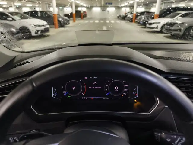 Volkswagen Tiguan view 12