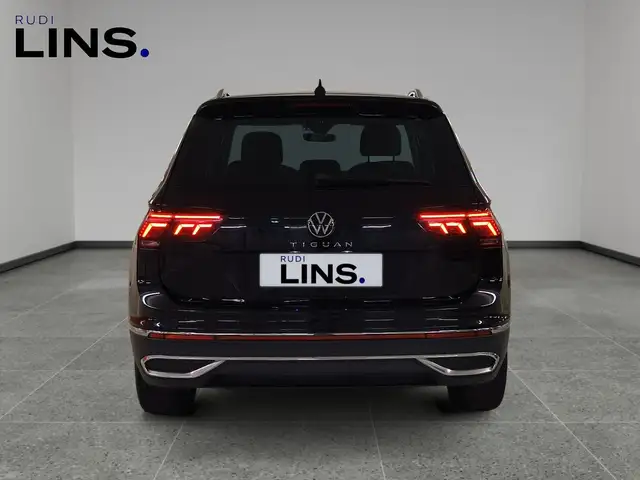 Volkswagen Tiguan view 4