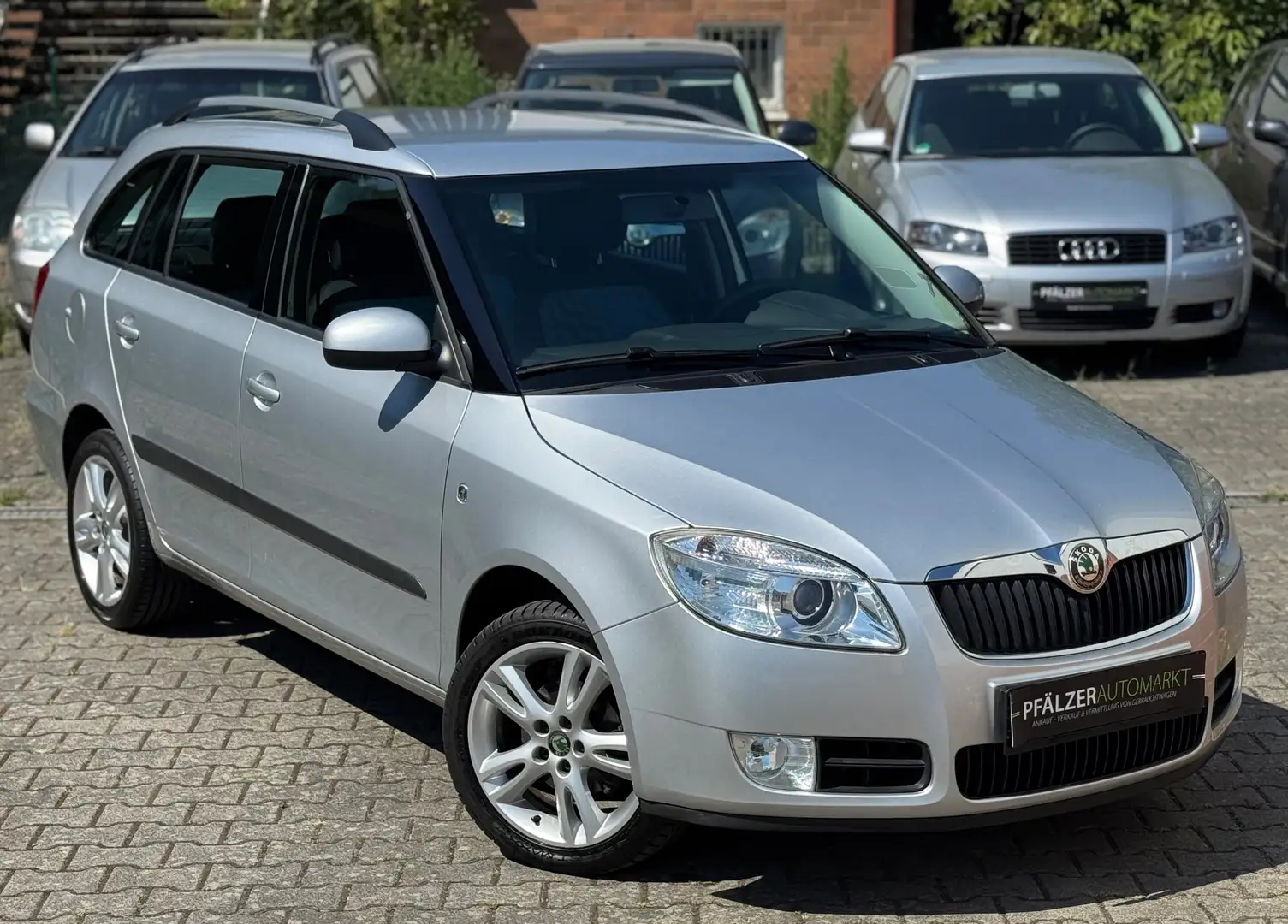 Skoda Fabia 1.6 Automatikgetriebe 92.000 km Scheckheftgepflegt Gris - 1