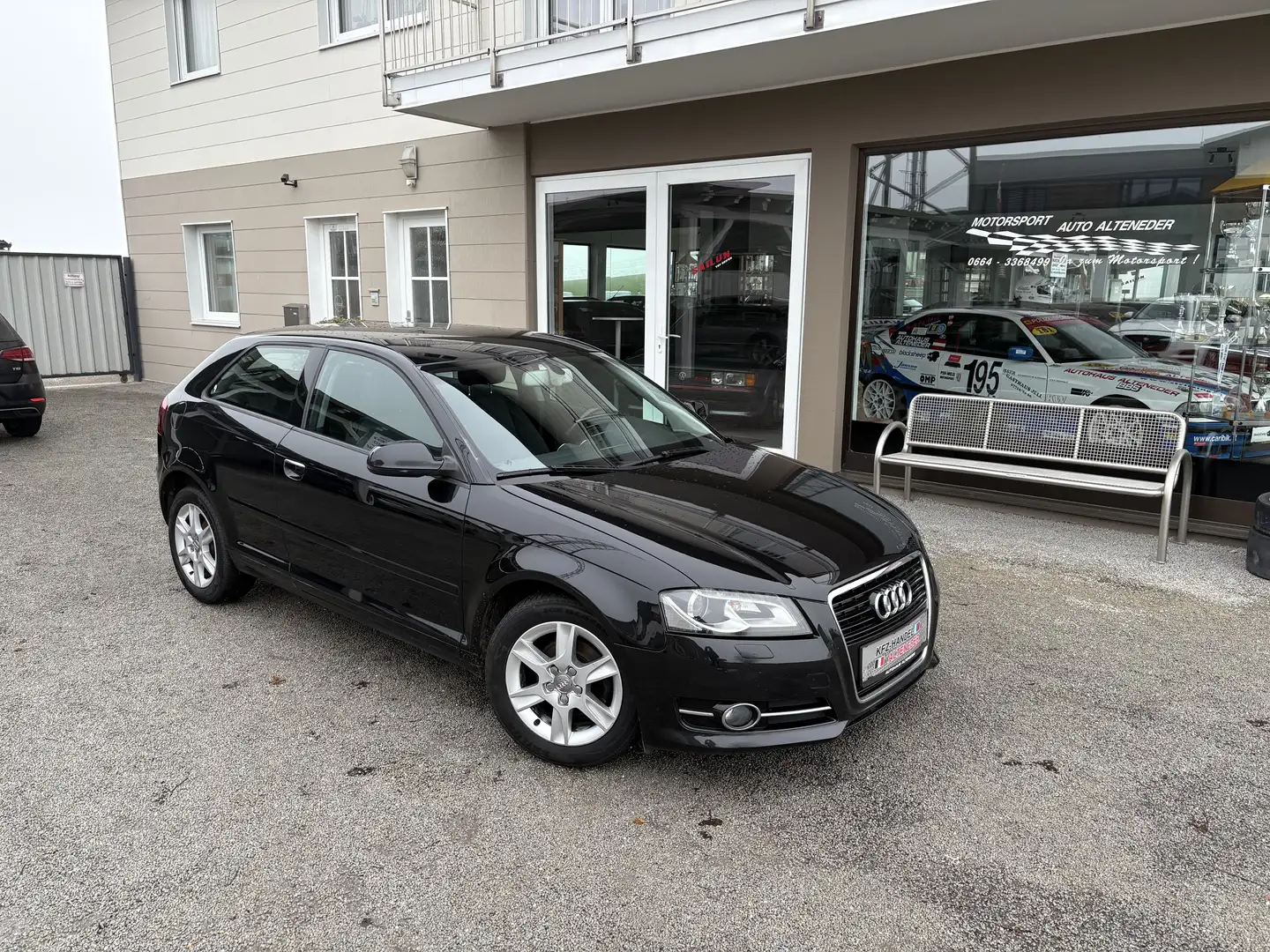Audi A3 Comfort Edt. 1,6 TDI *ZR-GEMACHT*XENON*TEMP*SITZH* Schwarz - 1