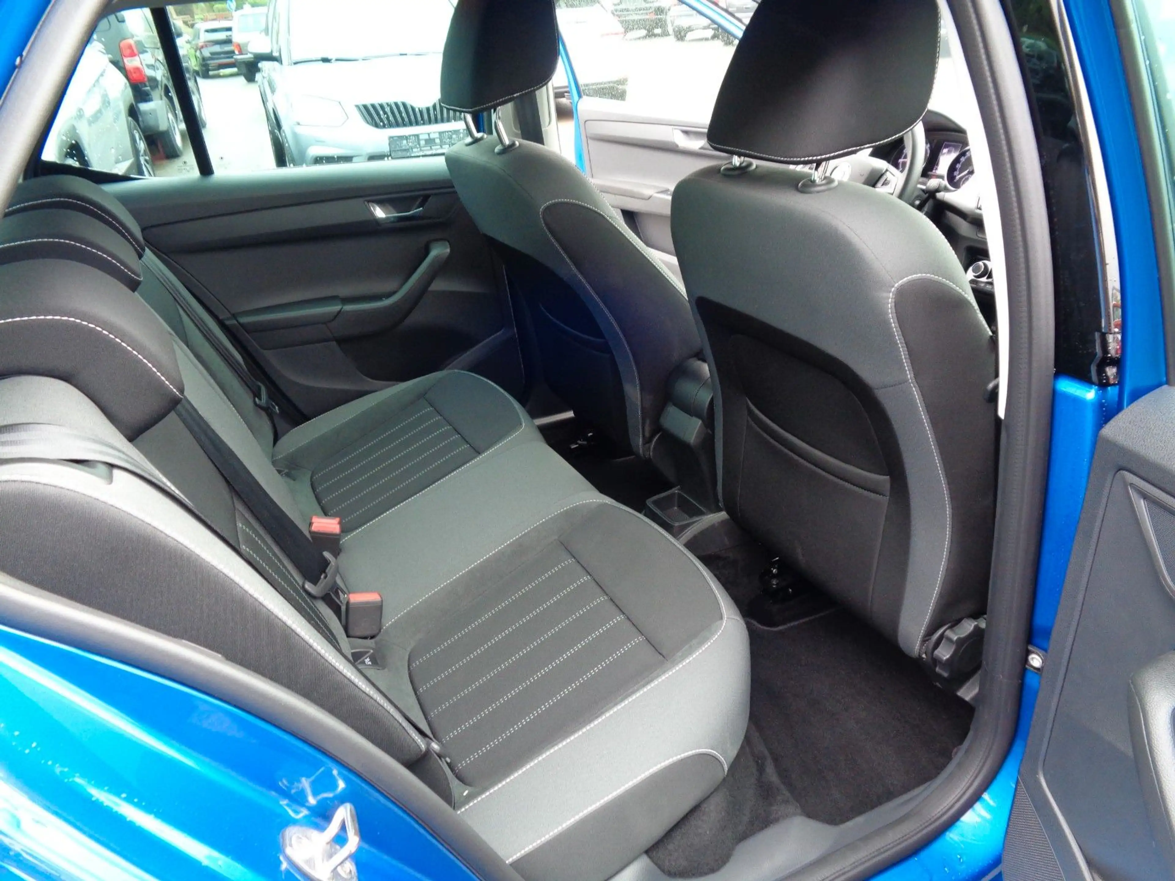 Skoda Fabia Style 6500Km,Navi,LED,PDC. — photo 11