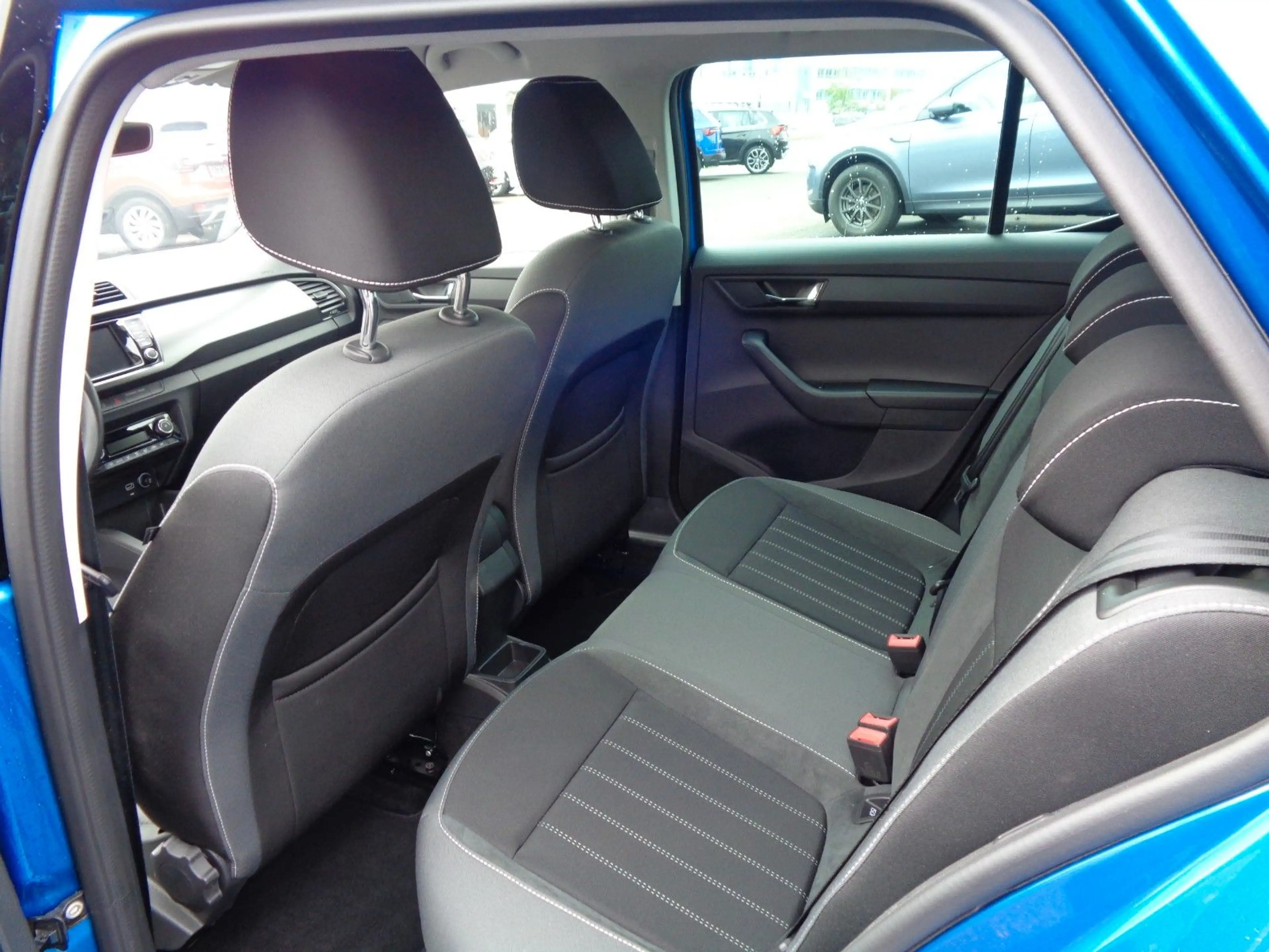 Skoda Fabia Style 6500Km,Navi,LED,PDC. — photo 9