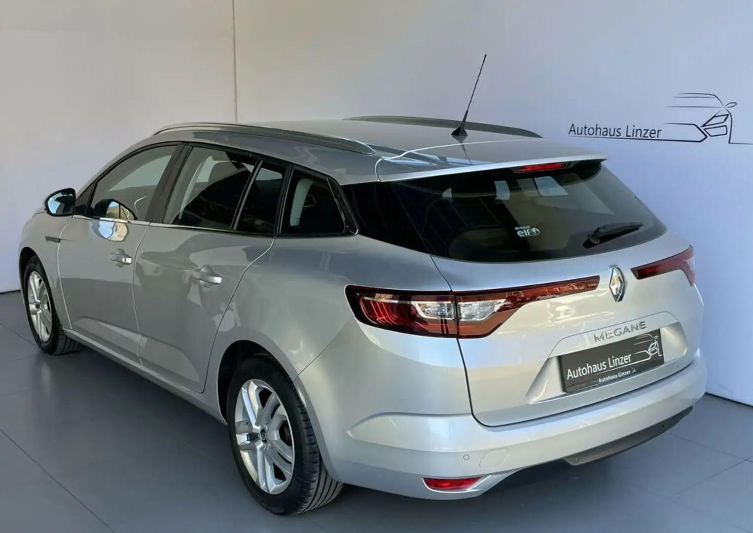 Renault Megane Grandtour dCi 110 LIMITED *PDC*Tempomat*Navigation Zilver - 2
