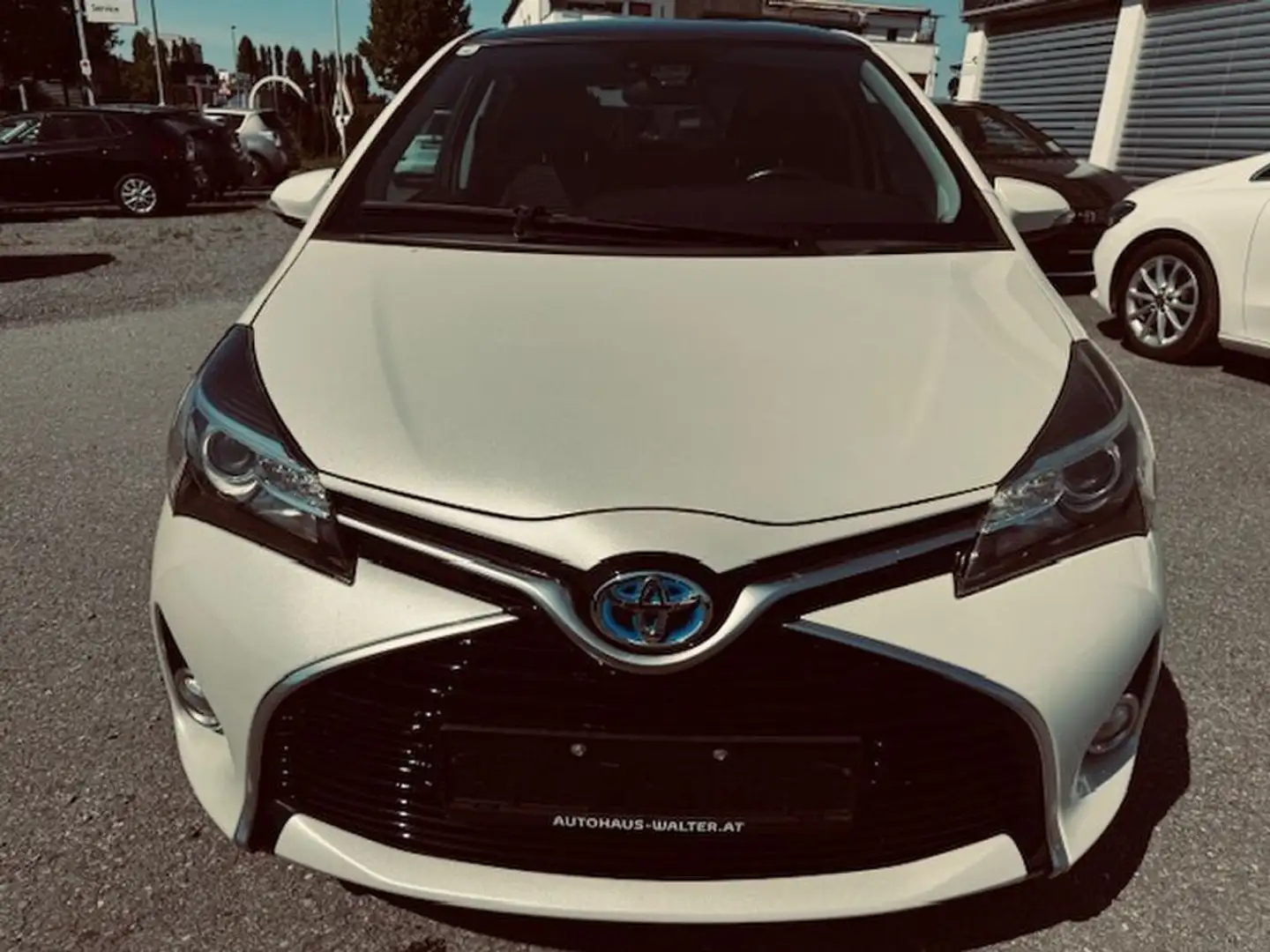 Toyota Yaris 1,5 VVT-i Hybrid Lounge Bianco - 2