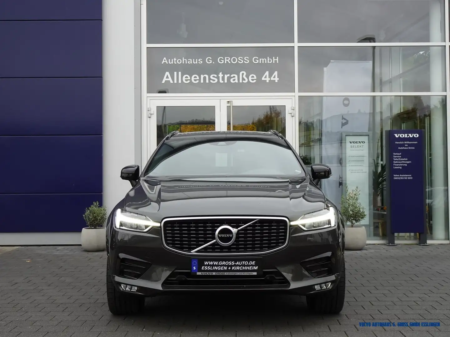 Volvo XC60 B5 AWD Geartronic R-Design Gris - 2