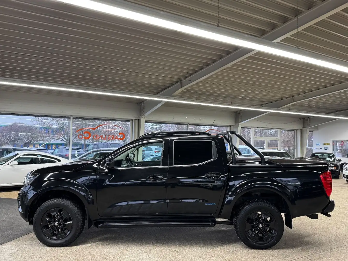 Nissan Navara N-Guard D-Cab 4x4 *SDACH*AHK*SHZ*LED*19%* Schwarz - 2