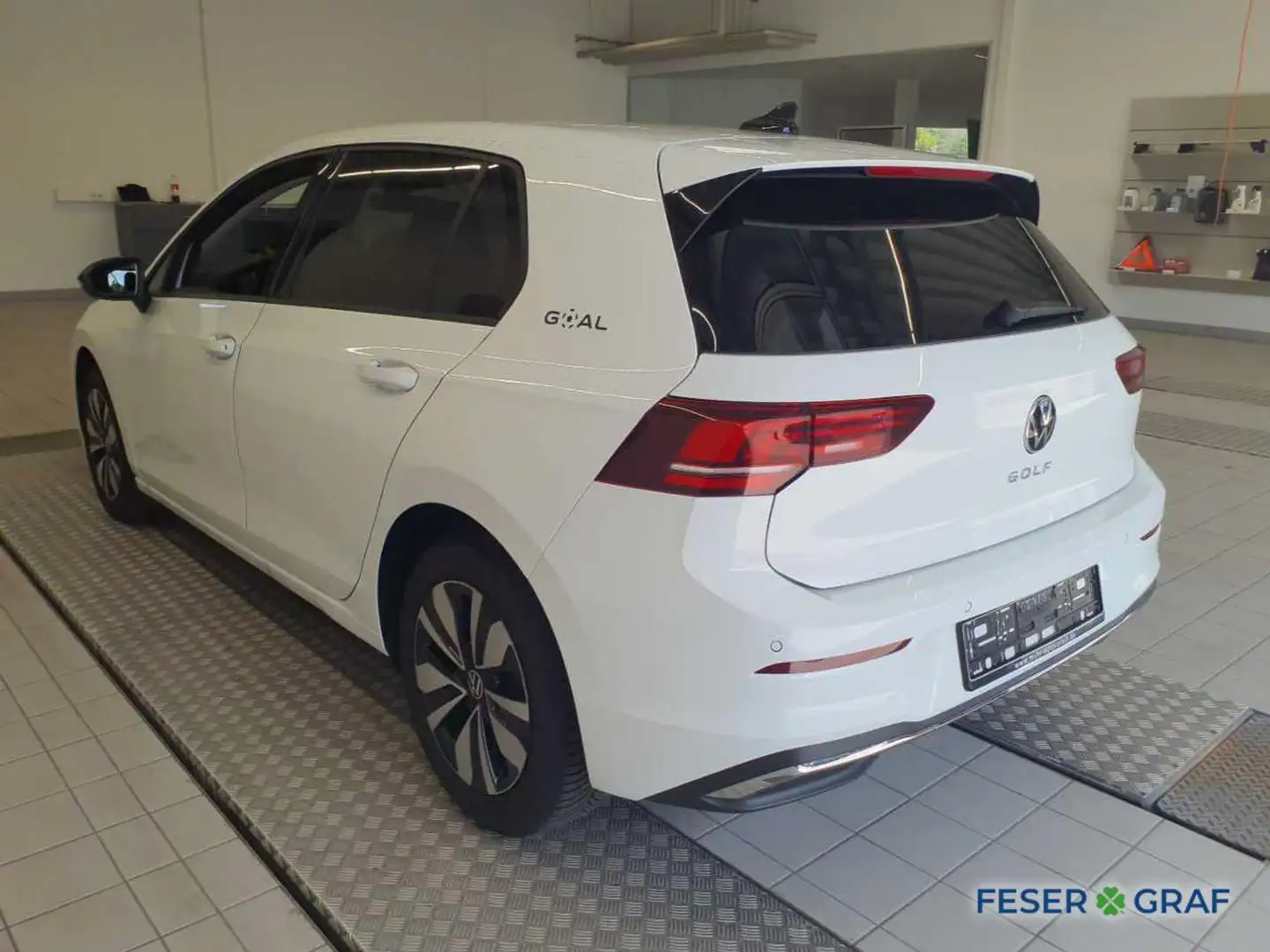 Volkswagen Golf VIII GOAL 2.0 TDI DSG 150PS Weiß - 2