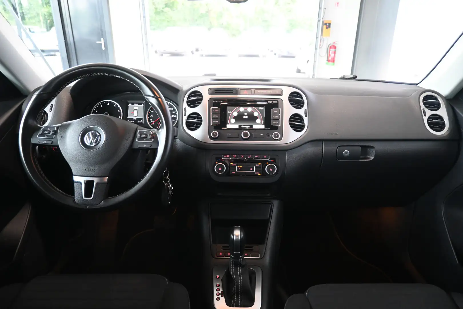 Volkswagen Tiguan 1.4 TSI R-Line Edition CUP Automaat Clima Navigati Negro - 2
