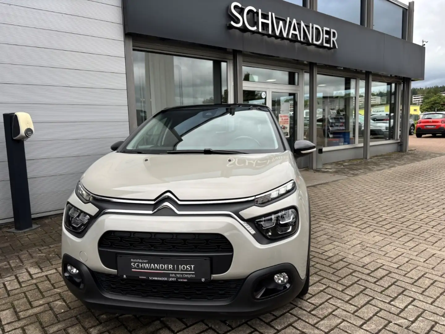Citroen C3 Shine 1.2 PureTech 110 EU6d Beige - 1