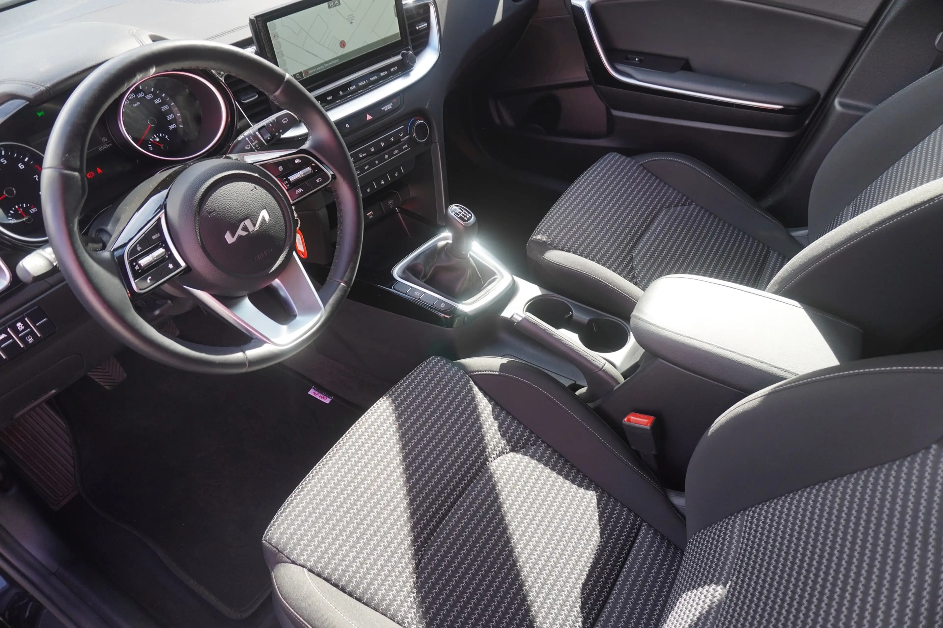 Kia Ceed SW / cee'd SW Ceed SW 1.5 T-GDI Navi Sitzheizung DAB Kamera — photo 12