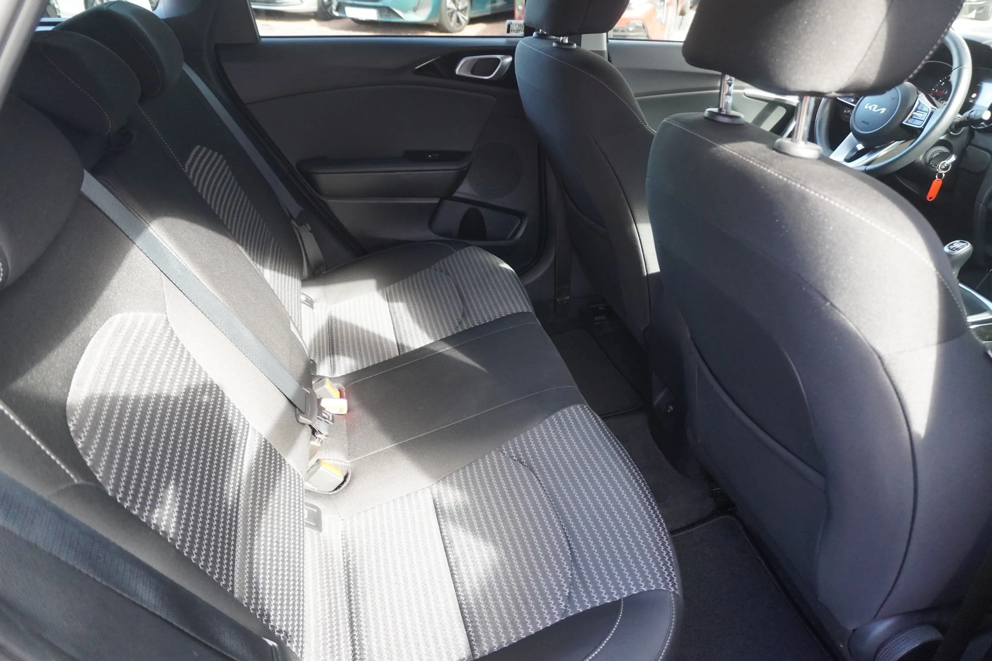 Kia Ceed SW / cee'd SW Ceed SW 1.5 T-GDI Navi Sitzheizung DAB Kamera — photo 9