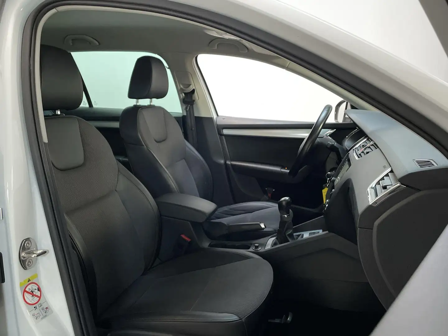 Skoda Octavia Combi 1.0 TSI Greentech Business Edition Leder-Sto Weiß - 2
