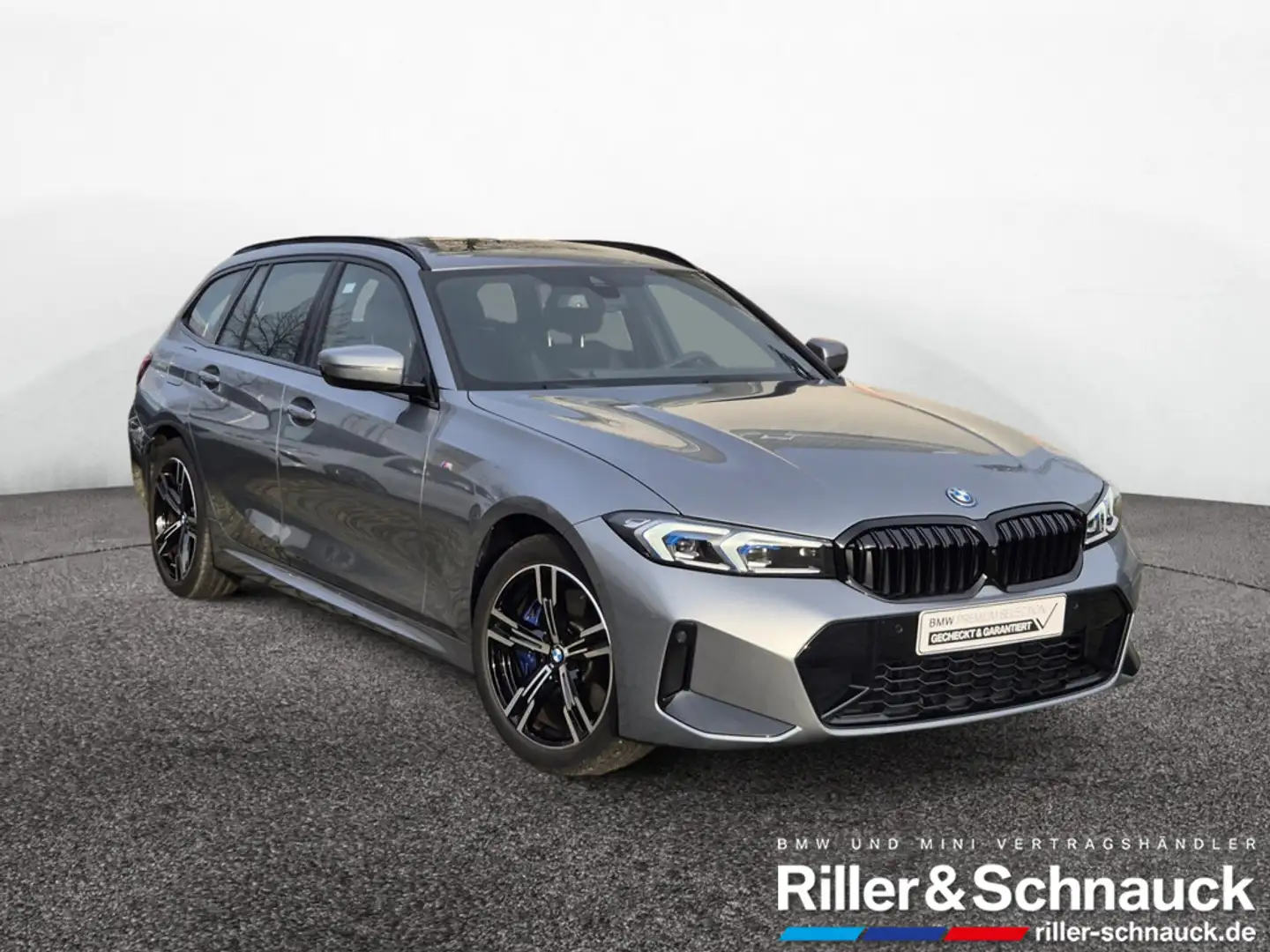BMW 330 e Touring M Sport AHK+PANO+360°KAM+HUD Grau - 2