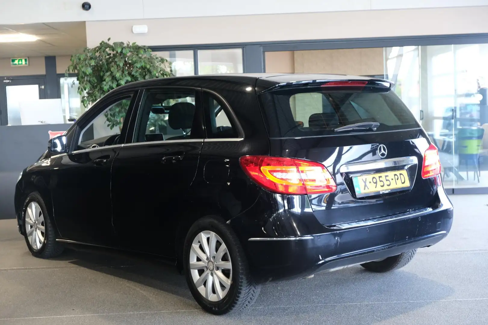 Mercedes-Benz B 180 CDI Ambition Auto Navi PDC Zwart - 2