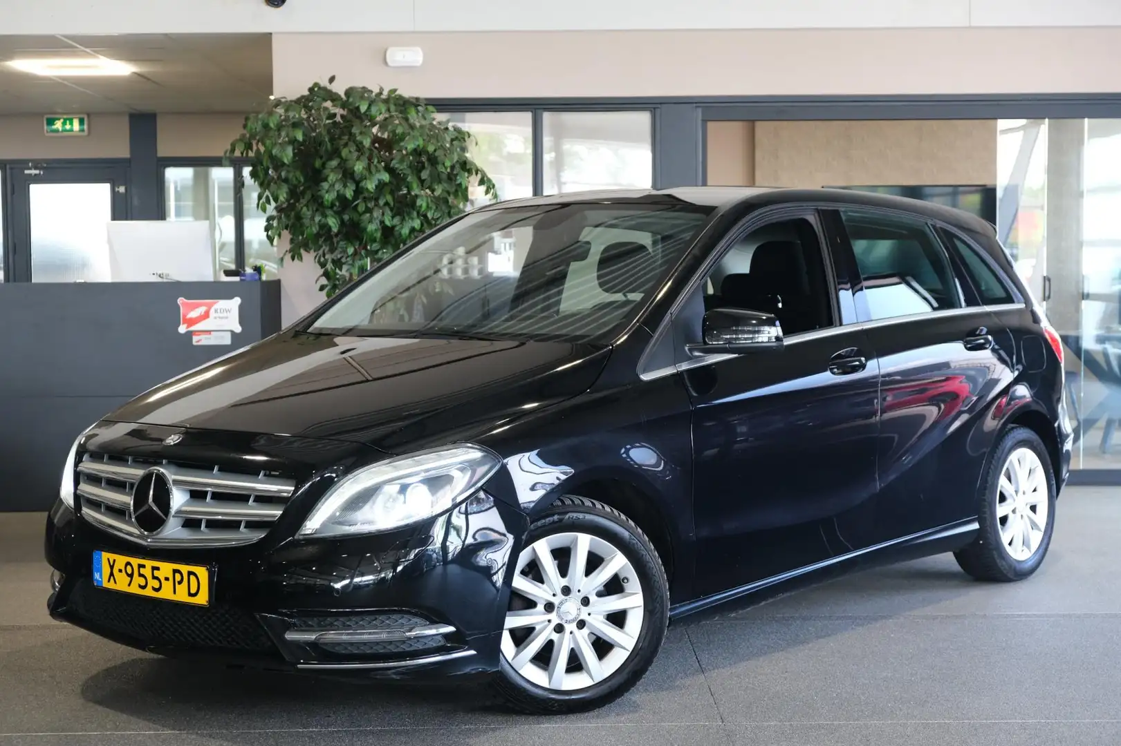 Mercedes-Benz B 180 CDI Ambition Auto Navi PDC Zwart - 1
