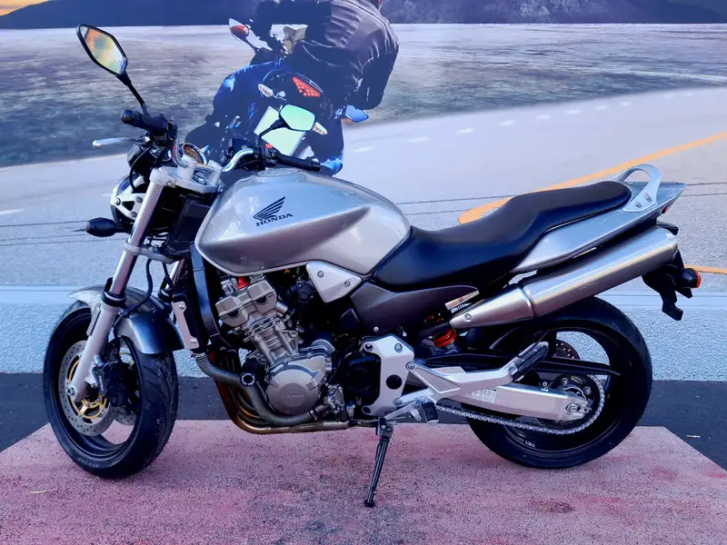 Honda Hornet - foto 4