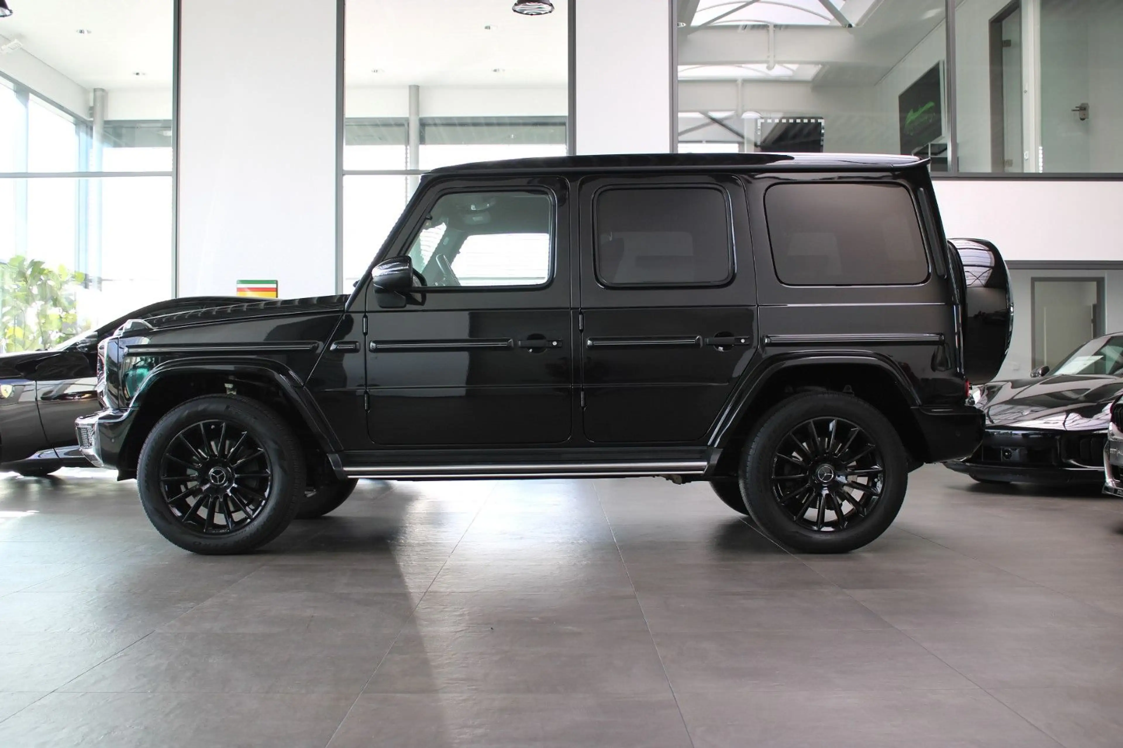 Mercedes-Benz G 350 D AMG-LINE AHK/WIDESCREEN/NIGHT/LED/GSD/20" — photo 3
