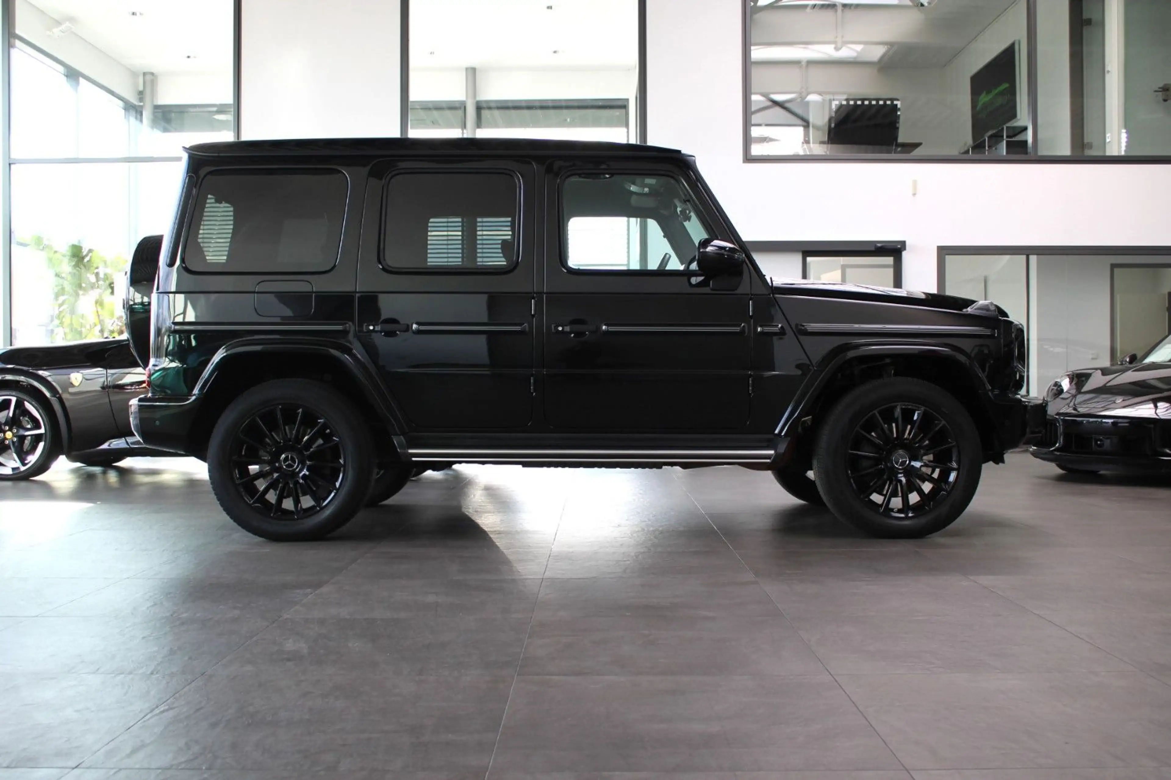 Mercedes-Benz G 350 D AMG-LINE AHK/WIDESCREEN/NIGHT/LED/GSD/20" — photo 10
