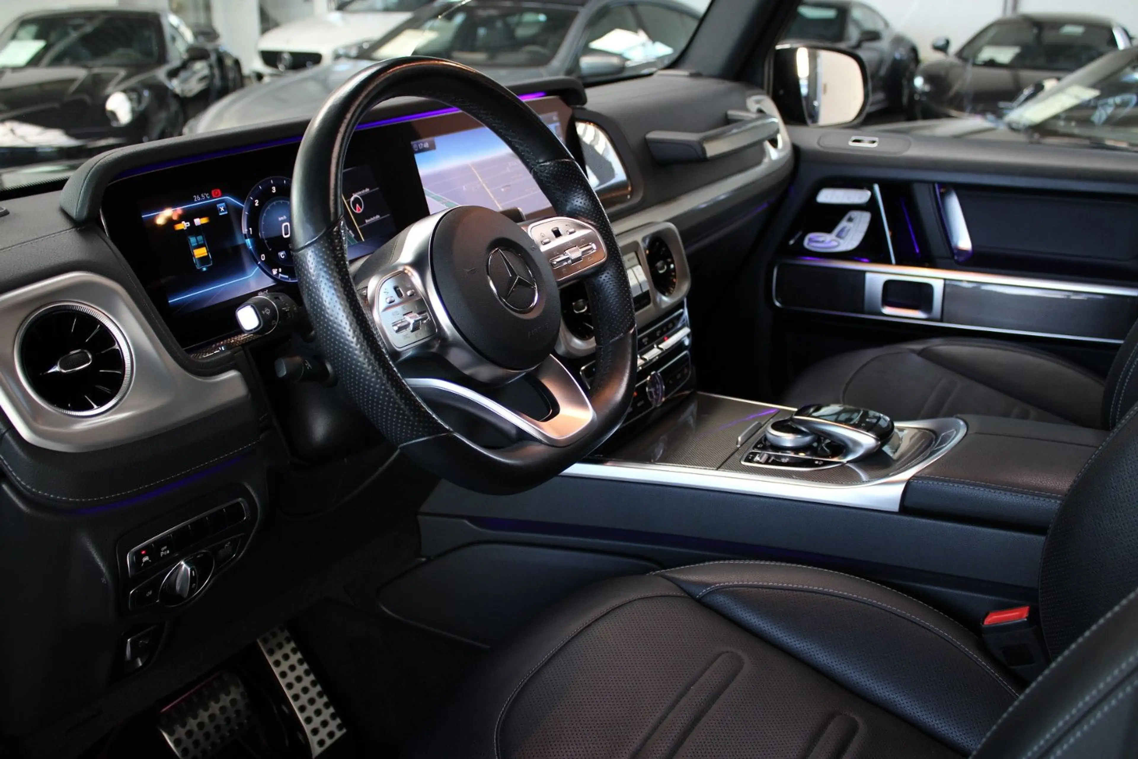 Mercedes-Benz G 350 D AMG-LINE AHK/WIDESCREEN/NIGHT/LED/GSD/20" — photo 2