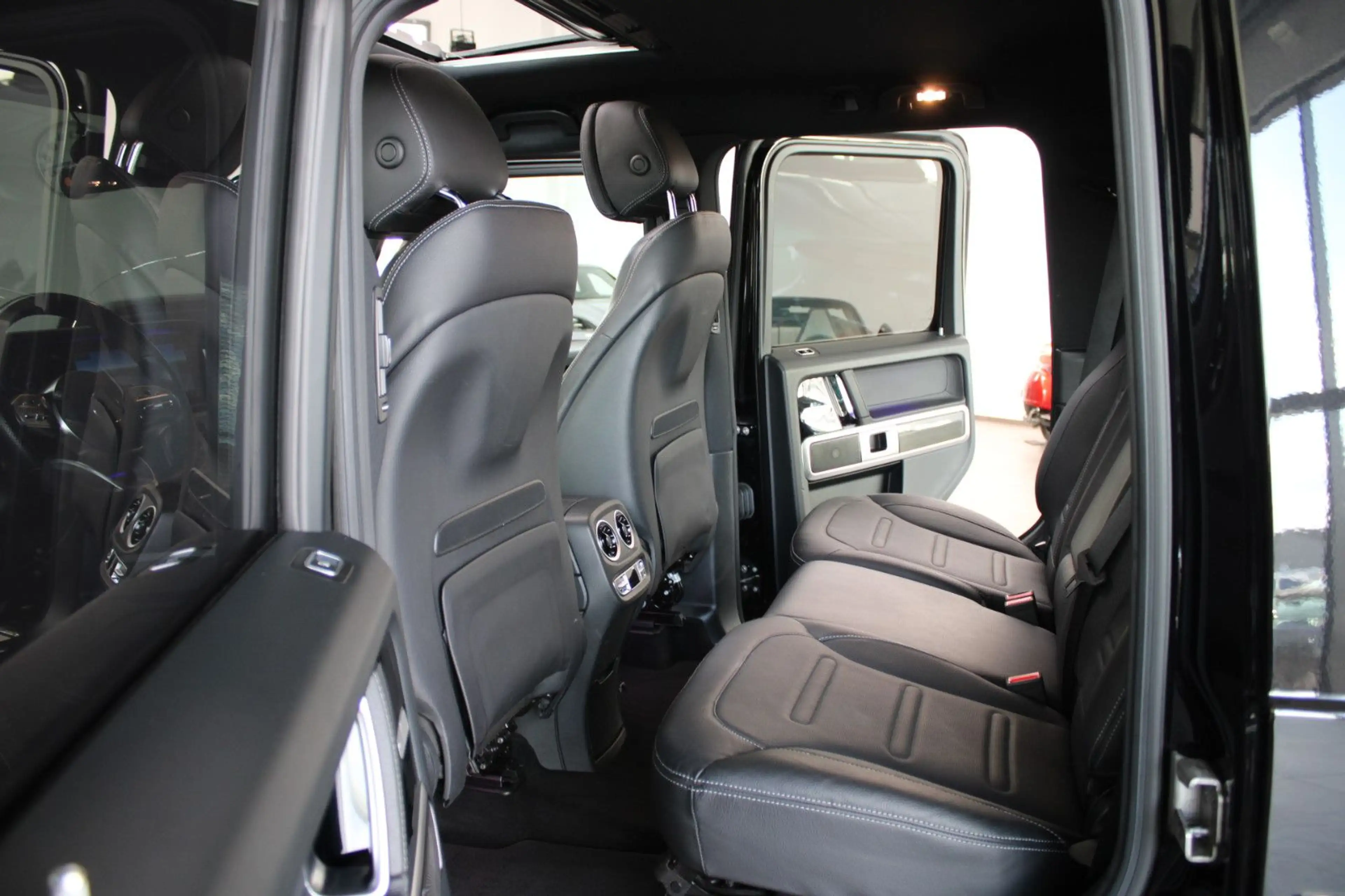 Mercedes-Benz G 350 D AMG-LINE AHK/WIDESCREEN/NIGHT/LED/GSD/20" — photo 15
